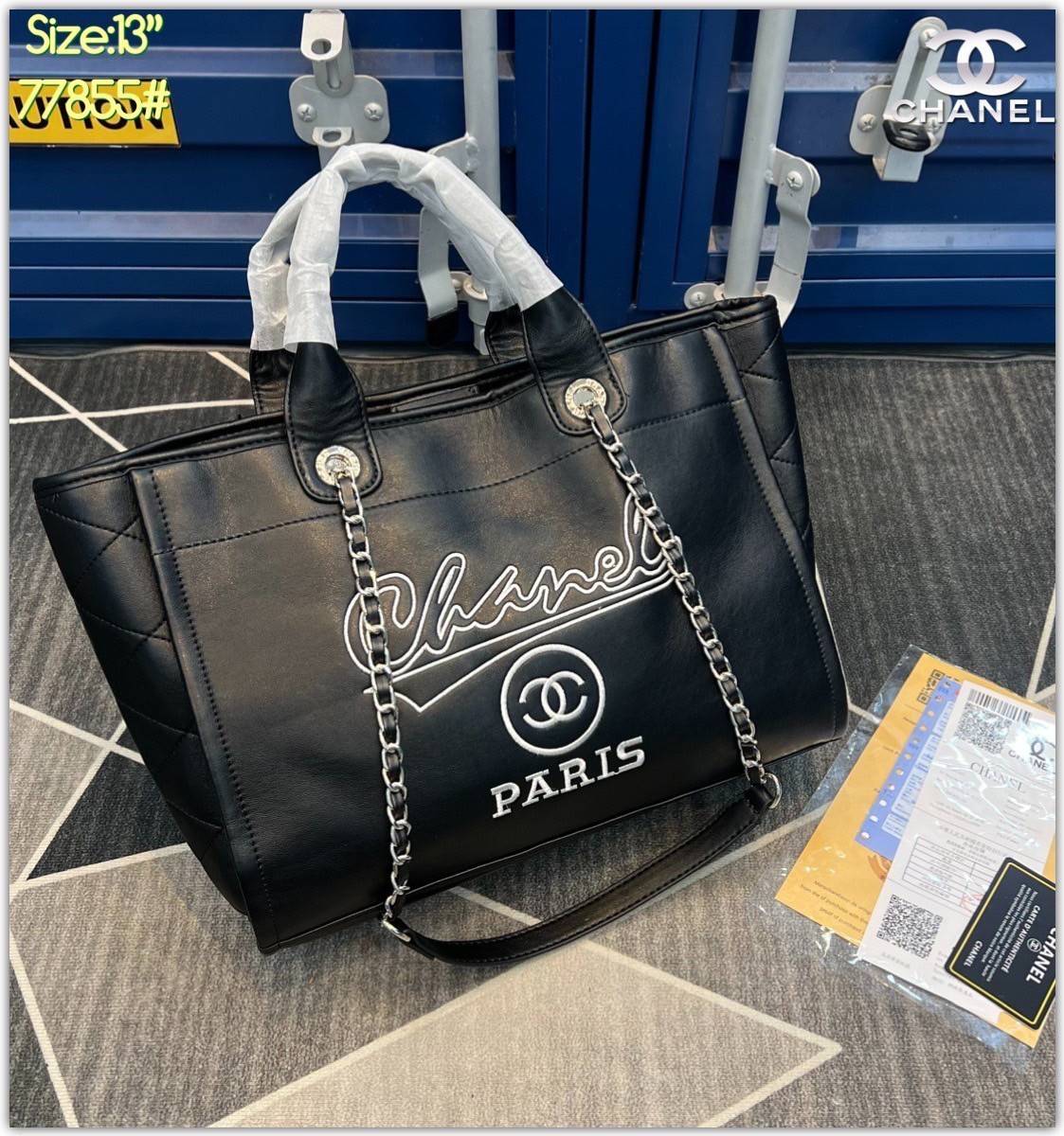 CHANEL shopping bag / Chanel Tote Bag งานหนังทั้งใบ หน้าปักโลโก้ Chanel Paris สวยคลาสสิก ใช้งานได้หลายโอกาส ภายในโล่งกว้าง จุของได้เยอะ พร้อมส่งที่ไทย ภาพถ่ายจากงานขายจริง ใช้งานต่างประเทศได้