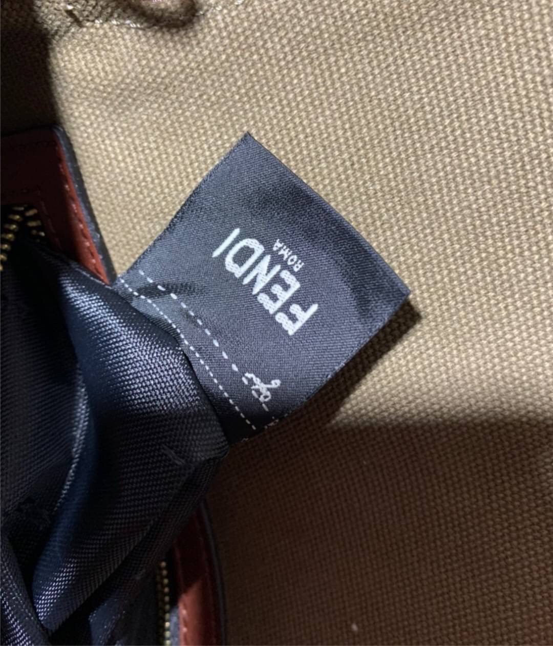 VIP GIFT 】FENDI BAGUETTE SUMMER 2021 CANVAS SHOULDER BAG กระเป๋าสะพายพรีเมี่ยมกิ๊ฟ หายาก สีคัลเลอร์ฟูลสุดใส โดดเด่น ดีไซน์ปั๊มโลโก้รอบใบ วัสดุผ้าแคนวาส ทนทาน มาพร้อมสาย 2 แบบ สำหรับคล้องแขน และสายครอสบอดี้สีทูโทน เปิด-ปิดด้วยกระดุมแม่เหล็ก ภายในเป็นช่องโล