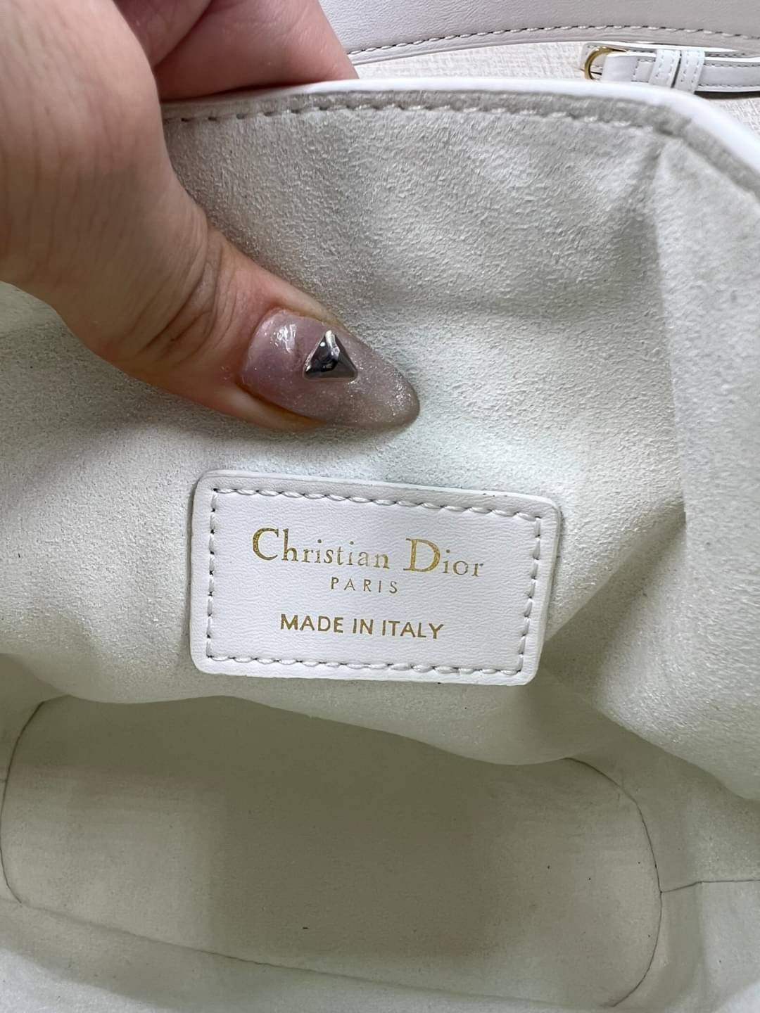 DIOR SMALL C'EST 17 cm / Dior bucket bag รุ่นใหม่สวยหรู ดูแพงมากค่ะ กระเป๋าสะพายบัคเก็ต รูปทรงคลาสสิค ใช้งานง่ายภายในโล่งกว้างมาก สวยมาก ควรมีค่า