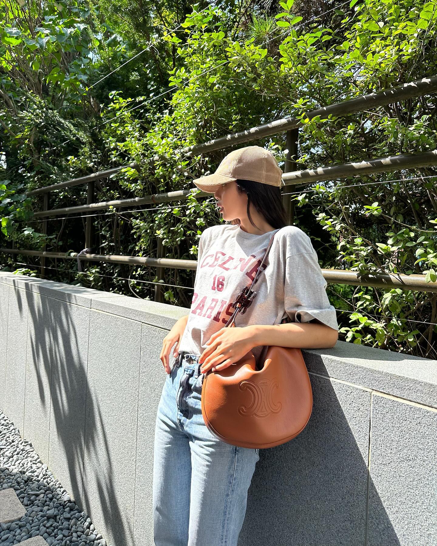 CELINE HOBO / CELINE HELOISE BAG IN SUPPLE CALFSKIN ไปตามตาลิซกัน ^^ เดอะเบสท์เซลเลอร์ต้องยกให้ กับกระเป๋าสะพาย ฟังก์ชั่นสุดเลิศ