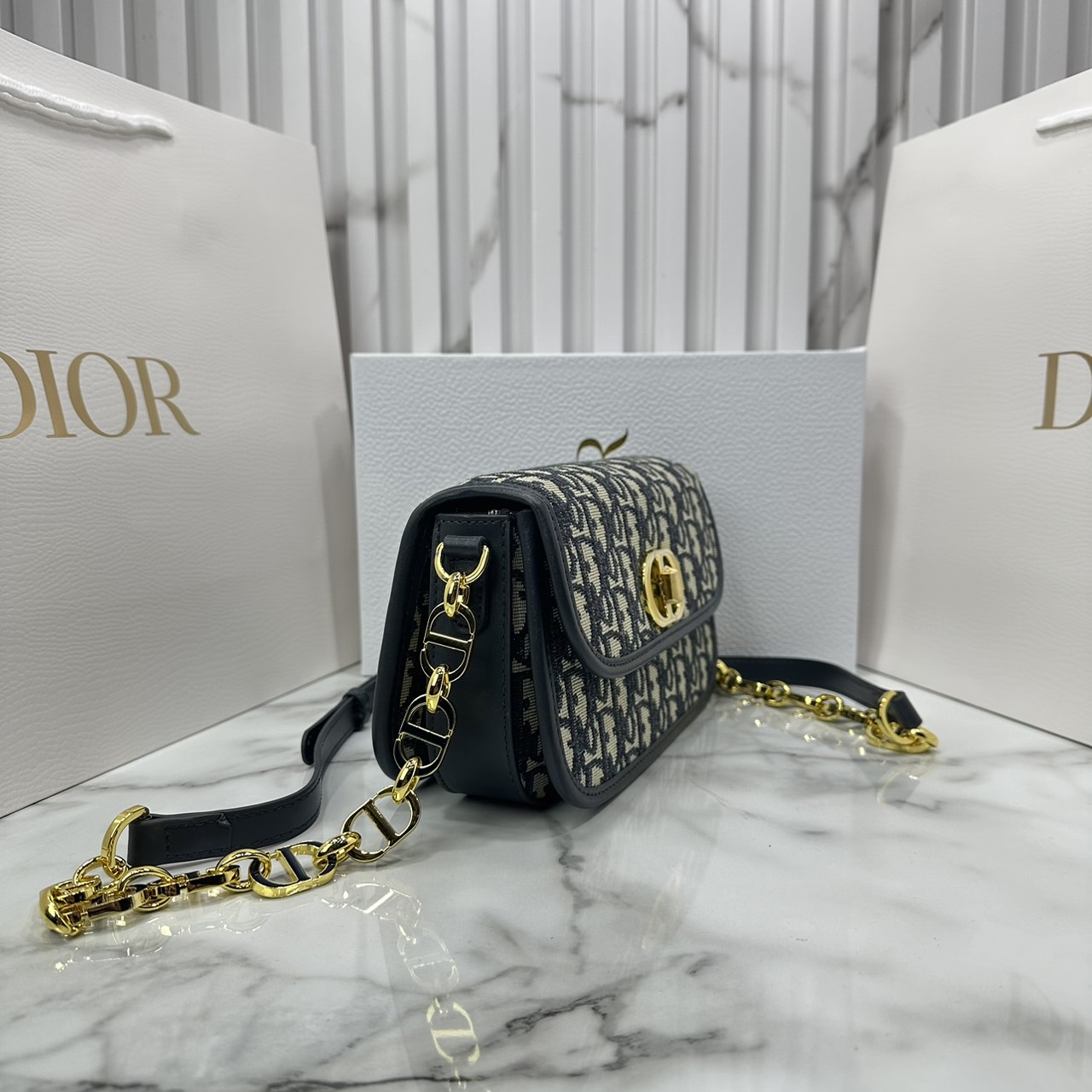 DIOR 30 Montaigne Avenue Bag Box Leather Bag กระเป๋าสะพายรูปดีไซน์สุดคลาสสิกและสง่างาม หรูหราตามเอกลักษณ์แบรนด์ เกรดท็อปไฮเอน 1:1 ใช้งานต่างประเทศได้
