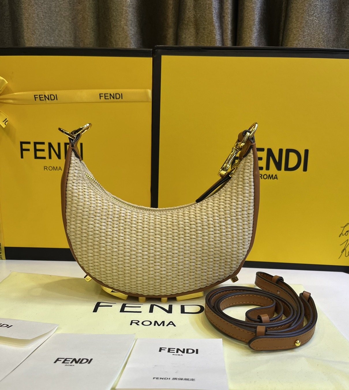 FENDI Nano Fendigraphy Natural raffia charm / Fendi hobo bag 20cm พร้อมส่ง กระเป๋าสะพายไหล่เฟนดิ Natural straw รุ่นใหม่ สวยหรู **สินค้าเกรดออริจินอล 1:1 สลับแท้