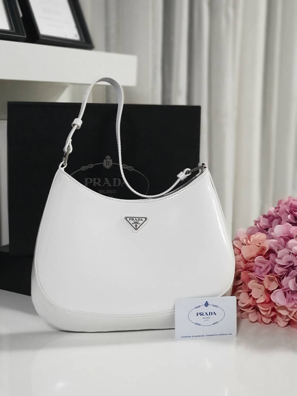 Prada Cleo brushed leather shoulder bag กระเป๋าทรงสวยยอดฮิต กับแบรนด์ PRADA งานพรีเมียมกิ้ฟท์จากแบรนด์ ทรงสะพายไหล่สวยหรูอยู่ทรง PRADA CLEO หนังเรียบดำเงาหรูสุดคลาสสิต เปิดปิดด้วยกระดุมอะไหล่เงินทั้งใบ ด้านในใส่กระเป๋าสตางค์ยาว มือถือ ของจุกจิกได้เยอะ มีป