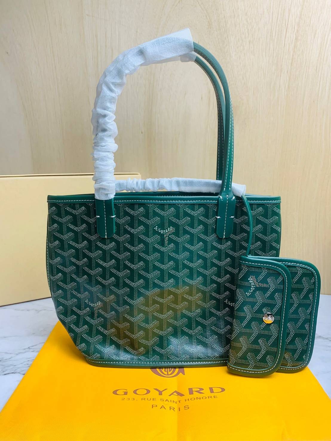 ori GOYARD saint louis mini tote reversible bag / GOYARD ANJOU TOTE MINI กระเป๋าทรงโท้ตมินิ ใช้ได้สองด้านเป็นหนังแท้เกรดดีทั้งใบ ทำให้การใช้งานได้ทนทานกว่า พิมพ์ลายคมชัด ขนาดกำลังน่ารัก ภายในโล่งกว้าง ใส่ของได้เยอะพอสมควรเลยค่ะ ดีไซน์ทรงสวยน่าใช้ แค่ถ