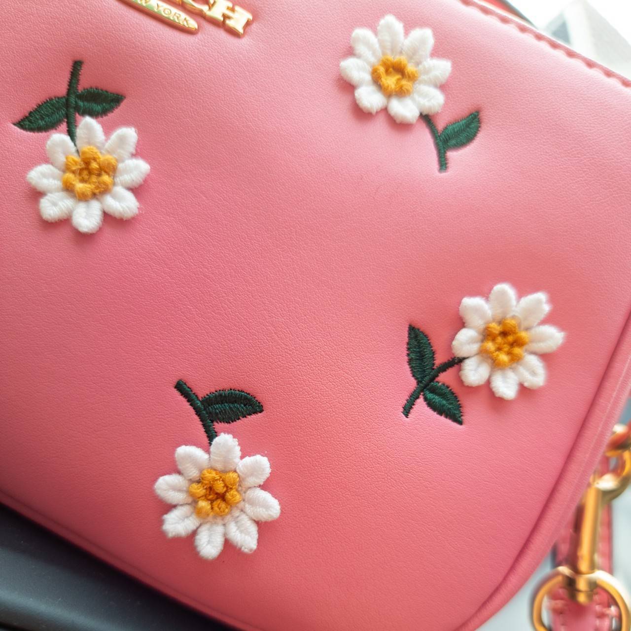 ของแท้ 💯% COACH C3356 NOLITA 19 WITH DAISY EMBROIDERY คอลเลคชั่นใหม่ สีใหม่ล่าสุด ยังไม่เข้า shop ไทย!! สวยหวาน น่ารักน่าใช้