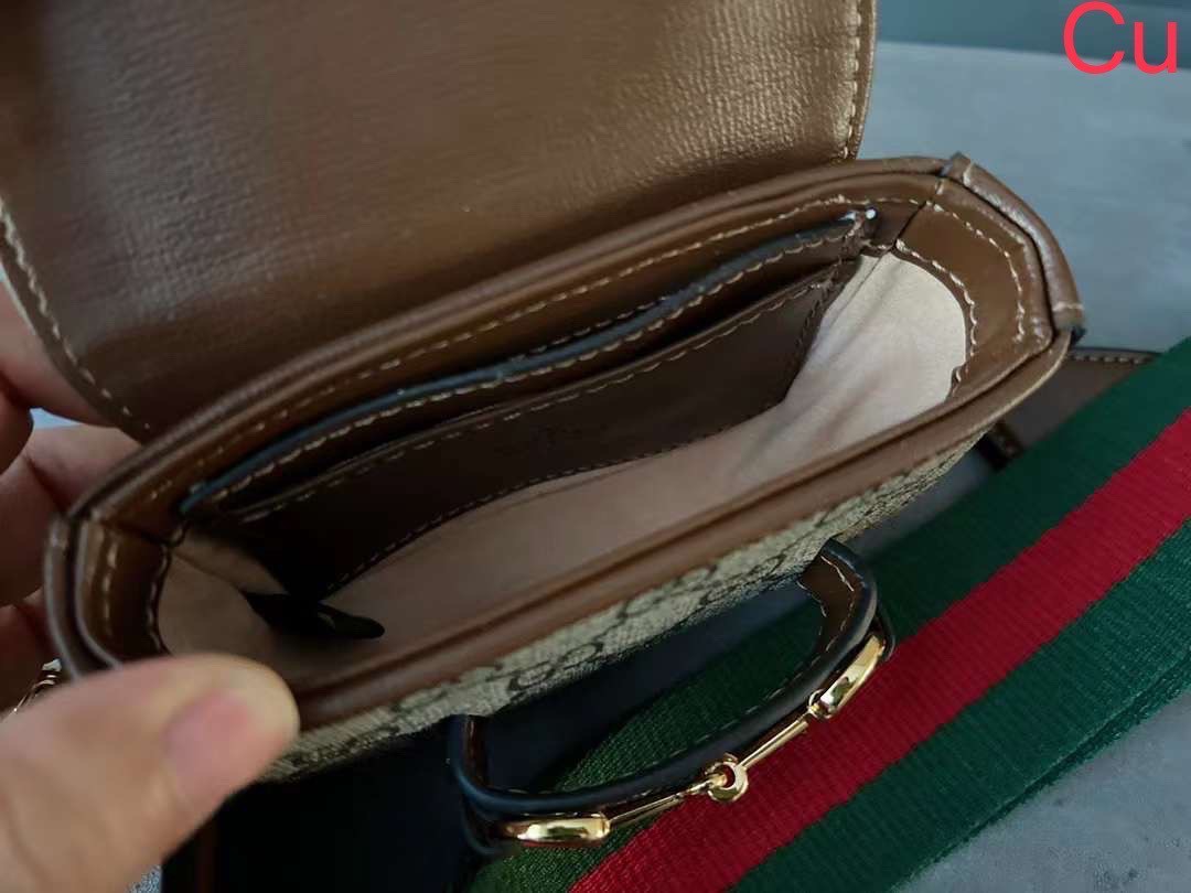 GUCCI HORSEBIT 1955 STRAP WALLET พร้อมส่ง กระเป๋าสะพายใบเล็กจิ๋ว มินิน่ารักน่าใช้ สายสะพายถอดได้ เลื่อนปรับระดับได้ เป็นอีกรุ่นที่น่าใช้มากๆ