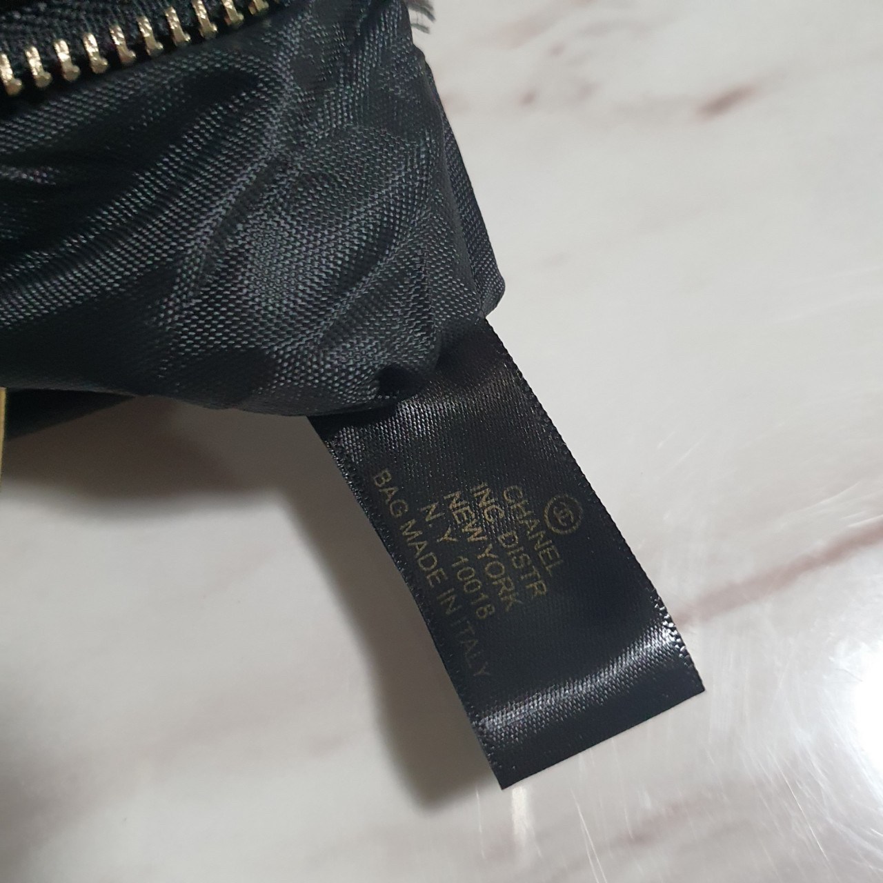 SIZE MINI พร้อมส่งรุ่นขายดี!!! Don't Miss! Chanel Clutch Bag VIP Gift With Purchase (GWP) กระเป๋าคลัชแบนหรือกระเป๋าสตางค์ GWP จาก Chanel Cosmetic Counter Duty free วัสดุหนังคาเวียร์สวยหรูเปิดปิดด้วยซิปสะดวกใช้ ด้านหน้าประดับโลโก้แบรนด์อะไหล่ทองและมี1