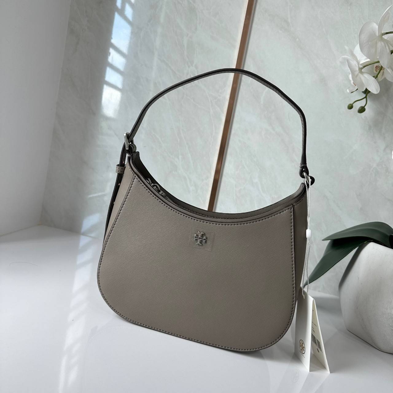 TORY BURCH EMERSON ZIP SHOULDER BAG 137416 / TORY BAG พร้อมส่ง 3 สี กระเป๋าสะพายไหล่ / คล้องแขน หนังซาเฟียโน่ ทนทาน