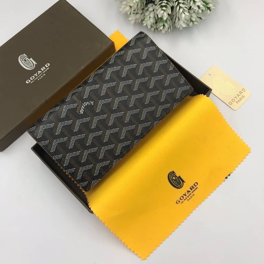 VIP 】หนังแท้ GOYARD LONG WALLET กระเป๋าสตางค์ใบยาว รุ่นตามหา มาเท่าไหร่ไม่เคยพอเลยค่า เป็นรุ่นคลาสสิกที่หยิบมาใช้งานได้บ่อยที่สุด งานหนังแท้ทั้งใบสวยมากนะคะ ใช้ทนทานได้นานเลยค่ะ ภาพสินค้าถ่ายจากงานขายจริง พร้อมส่งที่ไทยราคาสุดคุ้มห้ามพลาดค่ะ!