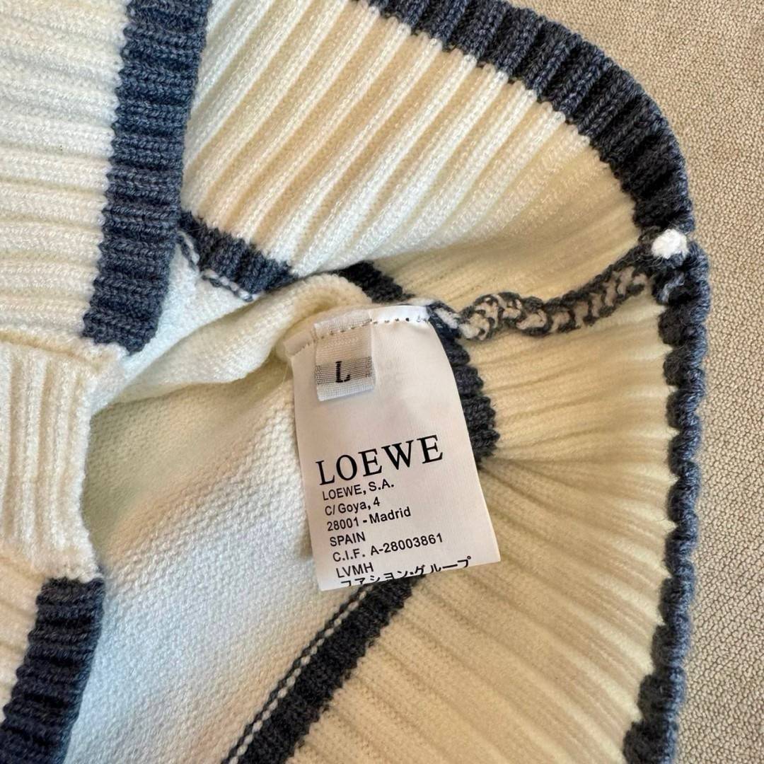 TOP ORI | LOEWE CARDIGAN เสื้อสเวตเตอร์งานแบรนด์เนื้อผ้าอย่างดีงานนำเข้าจากโรงงานเทียบแบรนด์ เกรดท็อปออริจินอล เกรดดีสุด เทียบแท้ พร้อมป้ายแท็ก ภาพถ่ายจากงานขายจริง