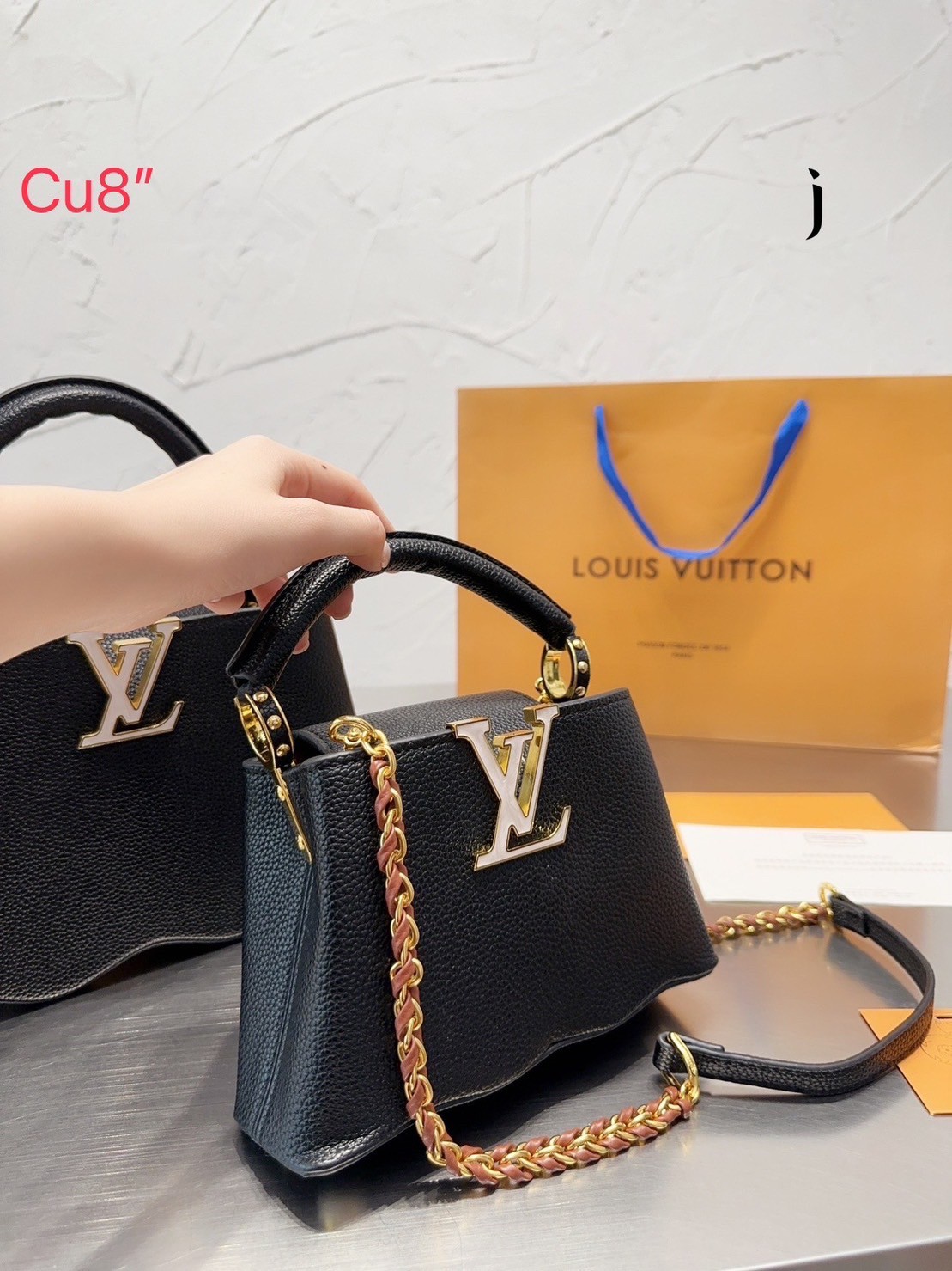 พร้อมส่ง 3 สี 🥂 LV Capucines Top Handle Bag / LV Makes Waves With Its New Capucines แบบใหม่แบบสับ น่ารักมากเว่อร์ ฐานกระเป๋าดีไซน์เวฟ โค้งน่ารัก