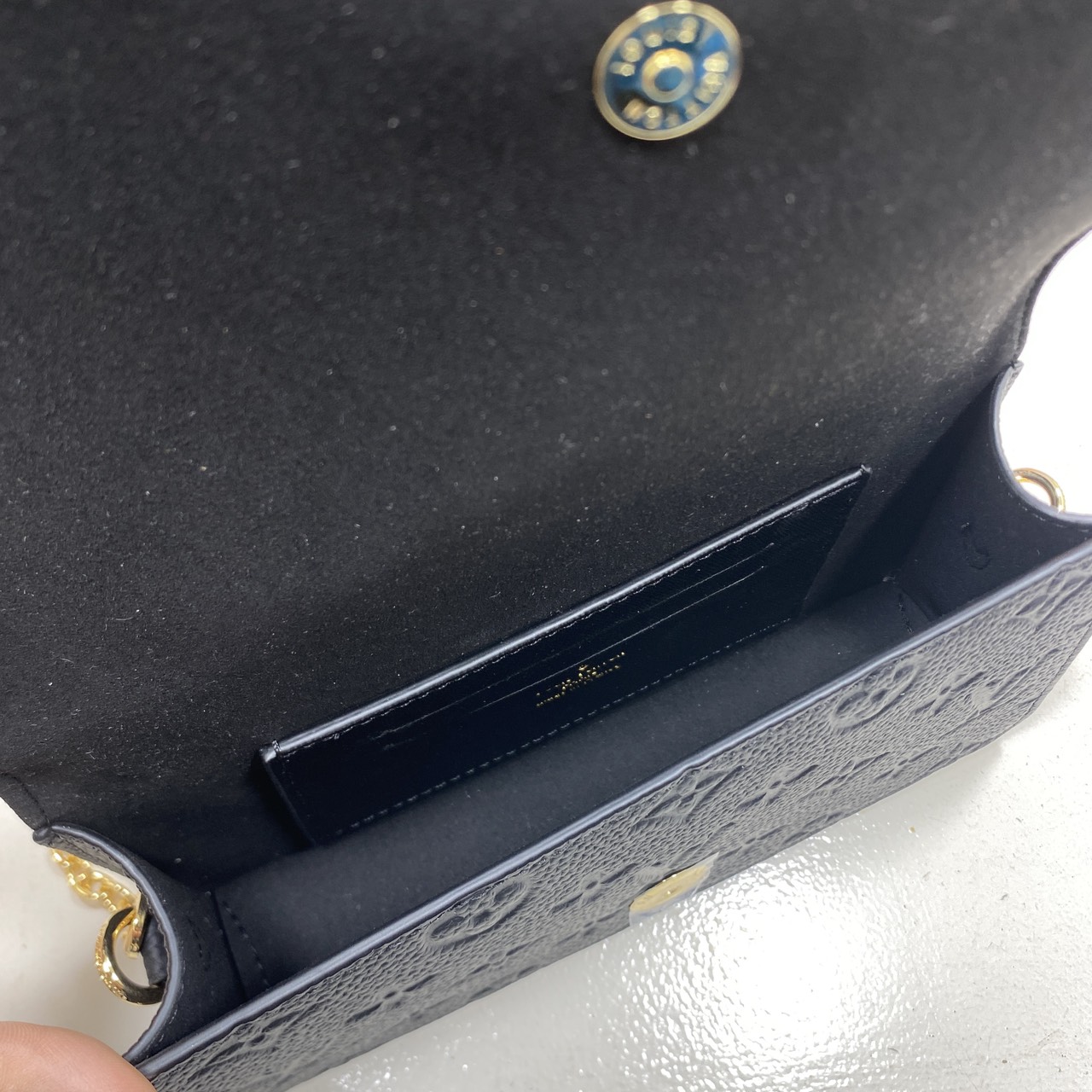 TOP ORI หนังแท้ | LV Wallet On Chain Lily Bag soft grained Monogram Empreinte leather กระเป๋าสะพายทรงคลัชถือเป็นกระเป๋าสตางค์ สายสะพายโซ่ทองหรูหราถอดได้ หนังแท้ลายเกรนเนื้อนุ่ม ทรงสี่เหลี่ยมทันสมัยเข้ากับลุคเรโทรเรียบหรู