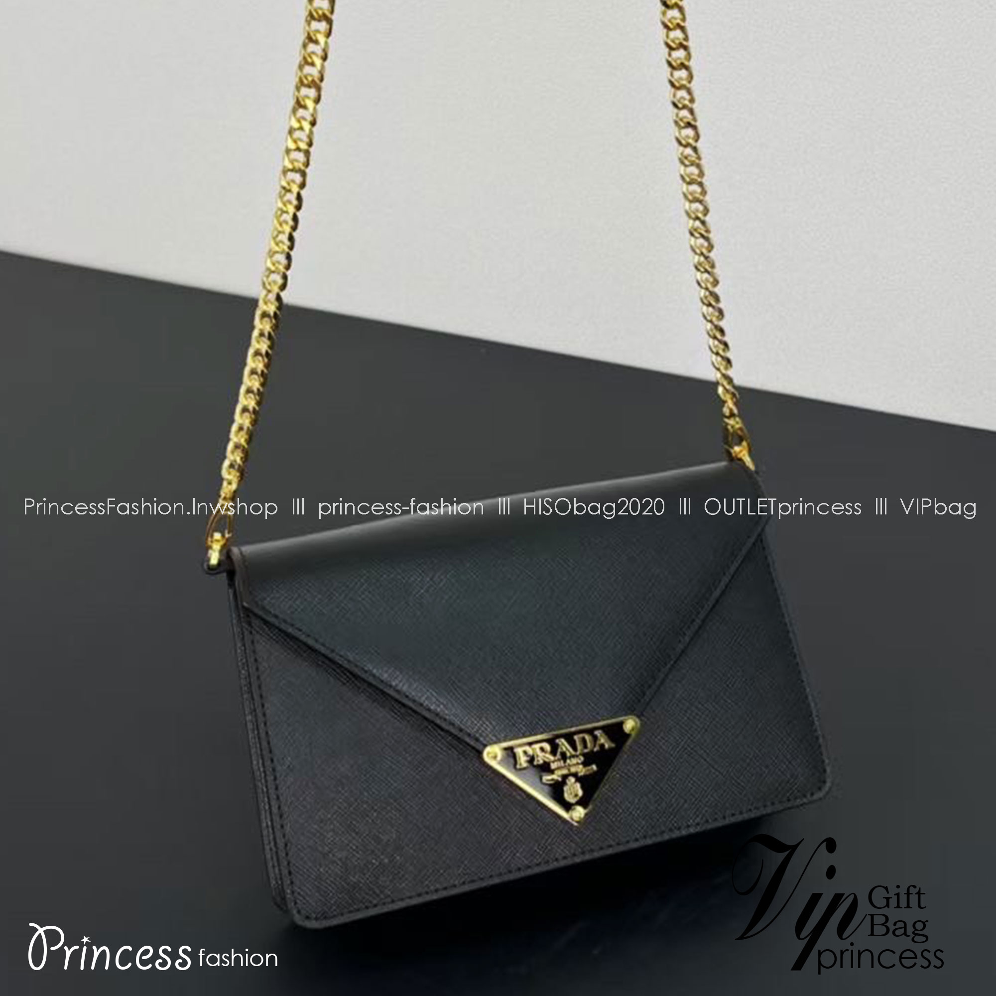 Prada Envelop / Prada Mini Triangle Logo Envelope Flap Crossbody Bag / Prada Saffiano leather shoulder bag ฮอตสุดไม่มีใครเกิน กับกระเป๋าสะพายรุ่นที่สาวๆต้องไม่พลาด!! ดึงดูดและสะกดสายตาด้วยอะไหล่ดีเทลหรู