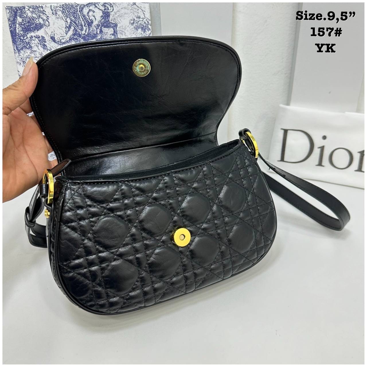DIOR Small CD Besace Bag / Leather / Oblique Jacquard กระเป๋าสะพายดีไซส์ย้อนยุค โดดเด่นด้วยรูปลักษณ์ร่วมสมัย สง่างามเหนือกาลเวลา เกรดไฮเอน 1:1