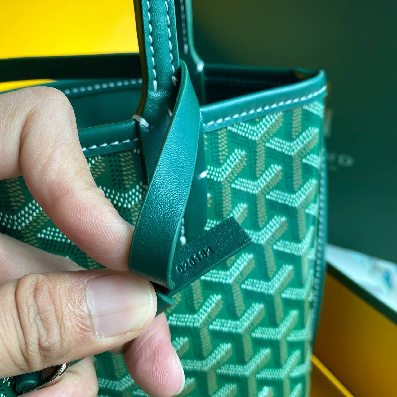 ori GOYARD saint louis mini tote reversible bag / GOYARD ANJOU TOTE MINI กระเป๋าทรงโท้ตมินิ ใช้ได้สองด้านเป็นหนังแท้เกรดดีทั้งใบ ทำให้การใช้งานได้ทนทานกว่า พิมพ์ลายคมชัด ขนาดกำลังน่ารัก ภายในโล่งกว้าง ใส่ของได้เยอะพอสมควรเลยค่ะ ดีไซน์ทรงสวยน่าใช้ แค่ถ