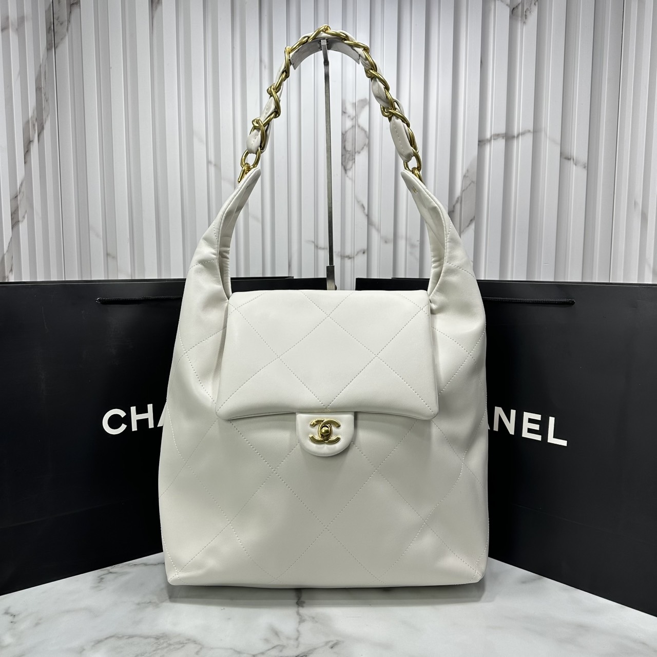 ORI หนังแท้ | CHANEL Large Hobo Bag กระเป๋าสะพายทรงโฮโบใบใหญ่ ภายในโล่งกว้างจุของได้เยอะ มาพร้อมใบเล็กสะดวกใช้งาน รุ่นใหม่สําหรับ Fall 2025