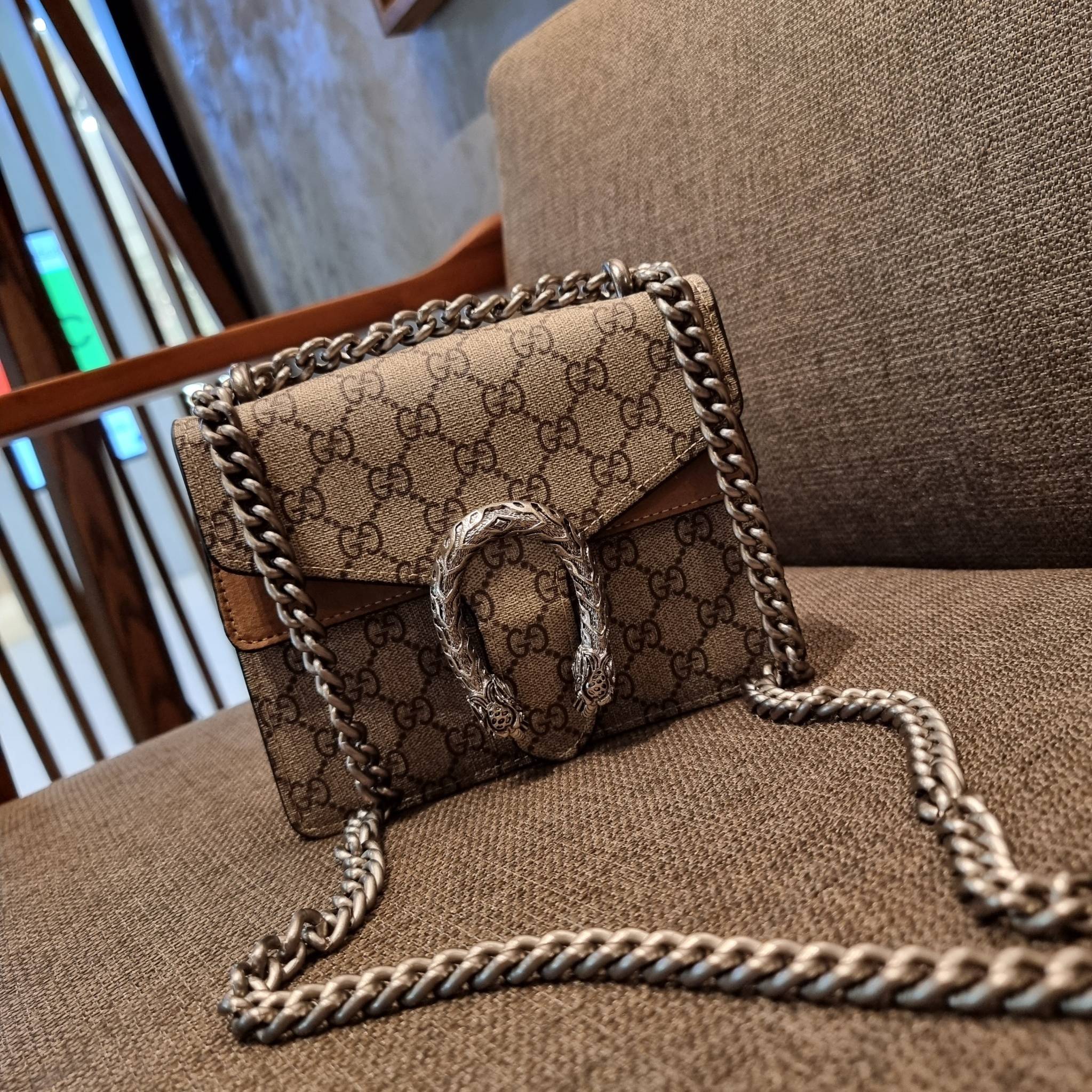 Gucci Mini Dionysus GG Shoulder Bag น้องมินิ ไซส์เล็กสุดเลิศ จัดให้แล้วจ้า!! ฮอตสุดไม่มีใครเกิน สวยจริงไม่ทิพย์!! GC CROSSBODY BAG WITH GWP สุดคุ้มกับกระเป๋าสะพายรุ่นที่สาวๆต้องไม่พลาด!! ดึงดูดและสะกดสายตาด้วยอะไหล่ดีเทลหรูรูปหัวสิงโต วัสดุหนังแคนวาส ทนทา