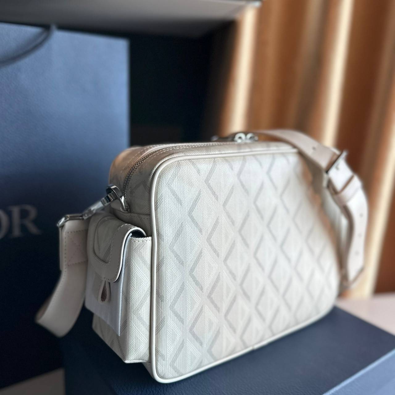 DIOR HIT THE ROAD MESSENGER BAG CD Diamond Canvas and Smooth Calfskin เกรดเทพออริจินอล หนังแท้ งานดีสุด ภาพถ่ายจากงานขายจริง ใช้งานต่างประเทศได้