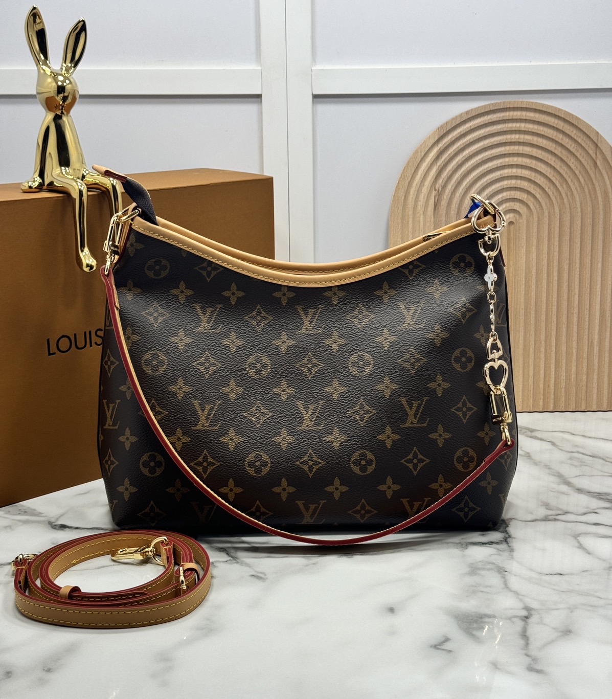 ORI หนังแท้ | LV CarryAll Monogram canvas 30cm กระเป๋าสะพายแครี่ออลรุ่นใหม่ ใบใหญ่จะของได้เยอะดีไซน์เรียบหรู มาพร้อมห่วงโซ่หัวใจห้อยสุดคิ้ว และสายสะพายแยกถอดได้ สวยหรูคลาสสิก