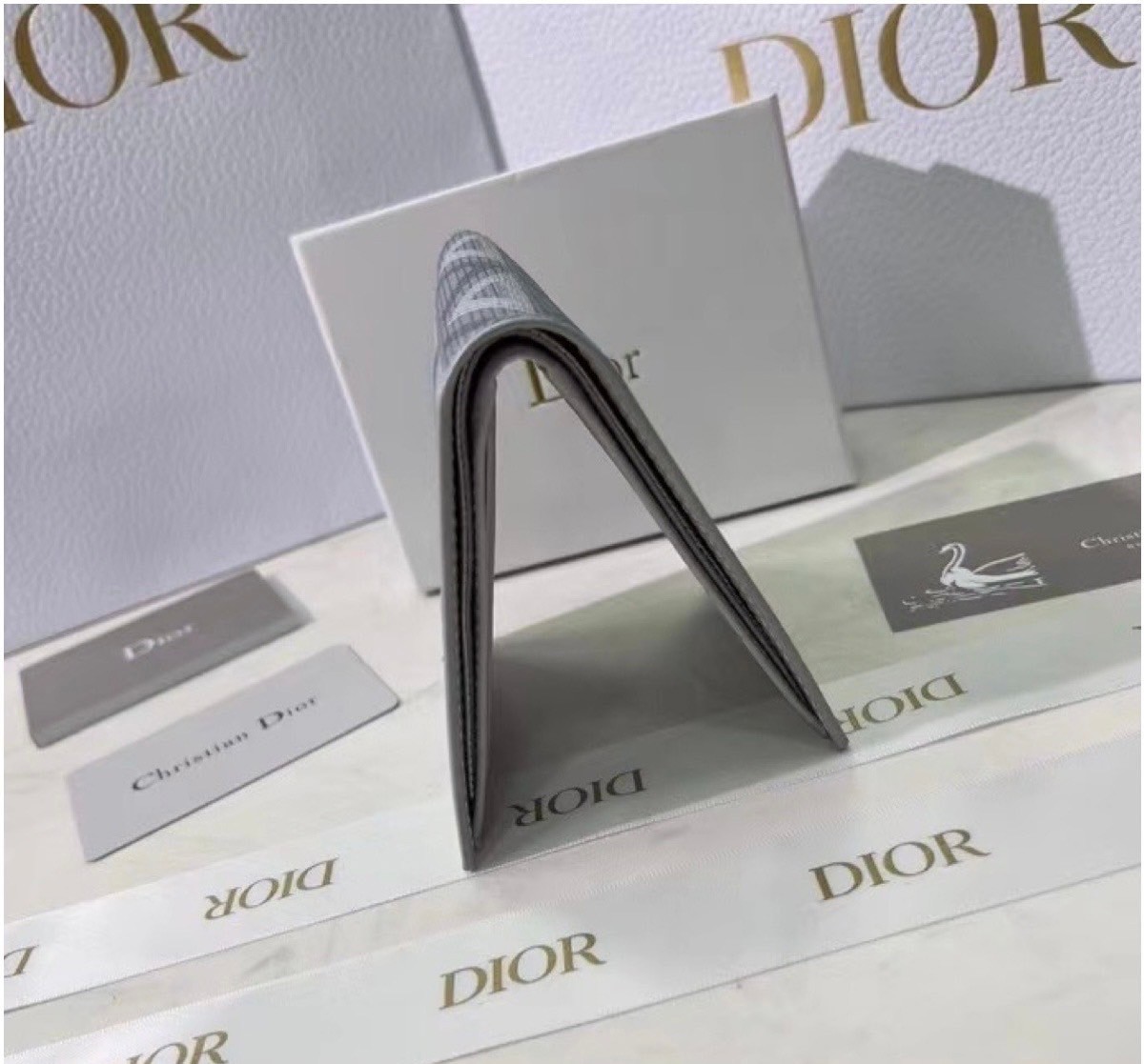 DIOR Wallet CD Diamond Canvas กระเป๋าสตางค์ใบสั้น พร้อมส่งที่ไทย ภาพสินค้าถ่ายจากงานขายจริง ใช้งานต่างประเทศได้