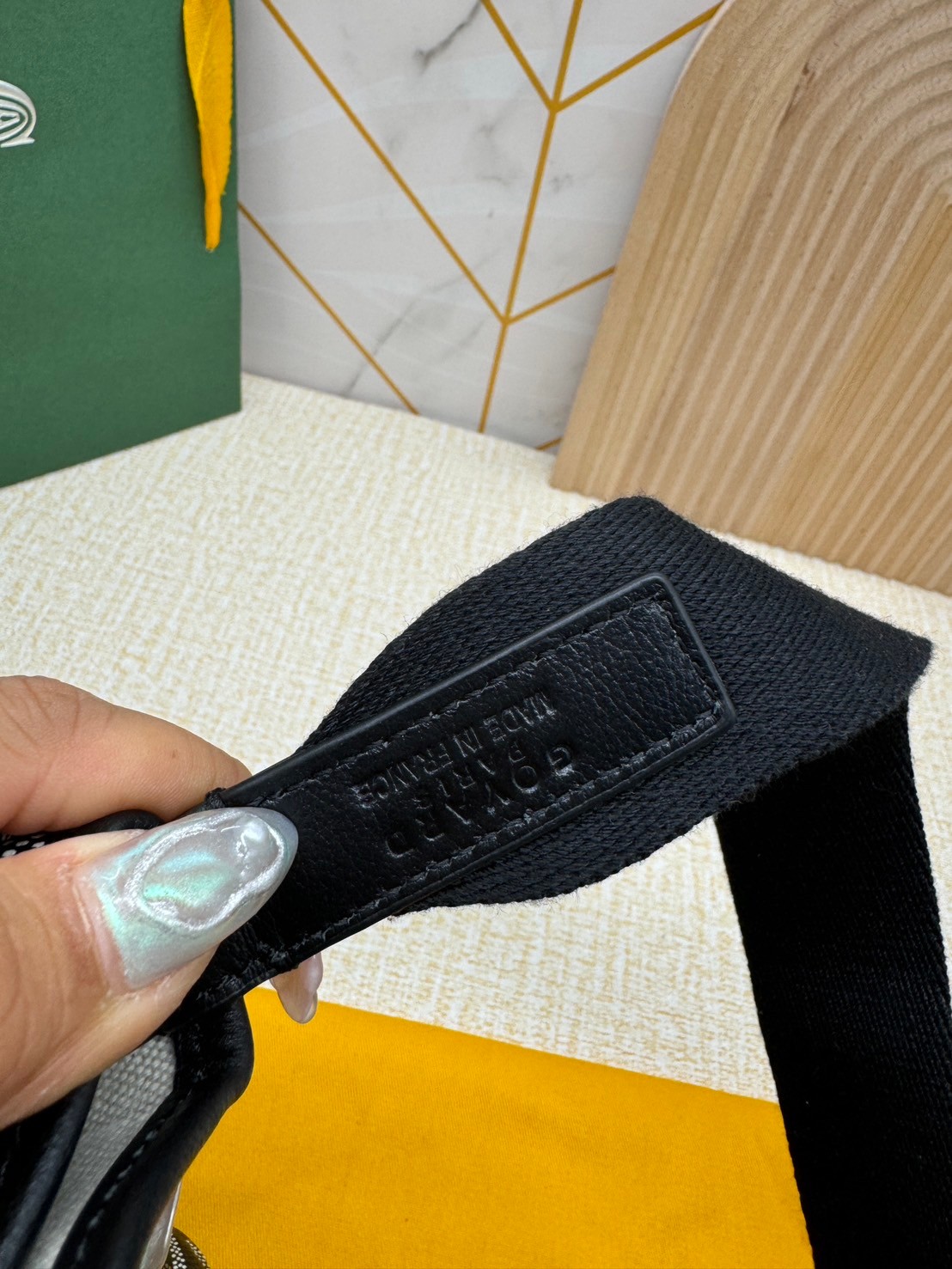 GOYARD Capetien MM Messenger Bag กระเป๋าแมสเซ็นเจอร์ใบใหญ่ ที่สุดของความหรู ตอบโจทย์การใช้งานจุของได้เยอะ เอกสาร แทปเล็ต พร้อมสายสะพาย ใช้งานง่าย ใบจริงสวยงามตามรูปค่ะ