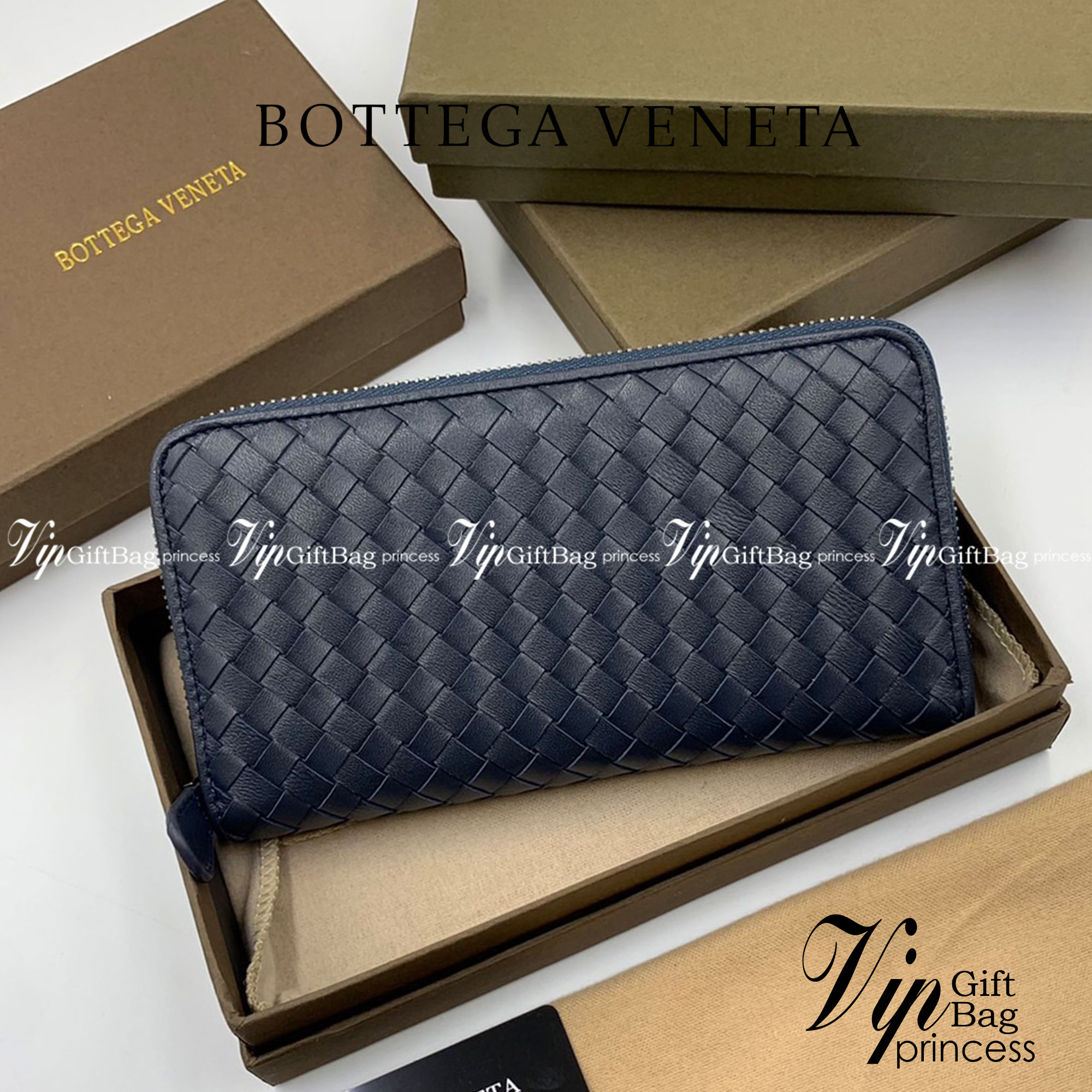 หนังแท้ BOTTEGA VENETA LONG WALLET ZIP AROUND / BV Wallet / BV Long Wallet พร้อมส่งที่ไทย กระเป๋าสตางค์ใบยาวซิปรอบ งานหนังแท้ทั้งใบ รุ่นตามหา เป็นรุ่นยอดนิยม ใช้ได้ทั้งหญิงชาย คลาสสิกหยิบมาใช้งานได้บ่อยที่สุด ใช้ทนทานได้นานภาพสินค้าถ่ายจากงานขายจริง ใช้งา