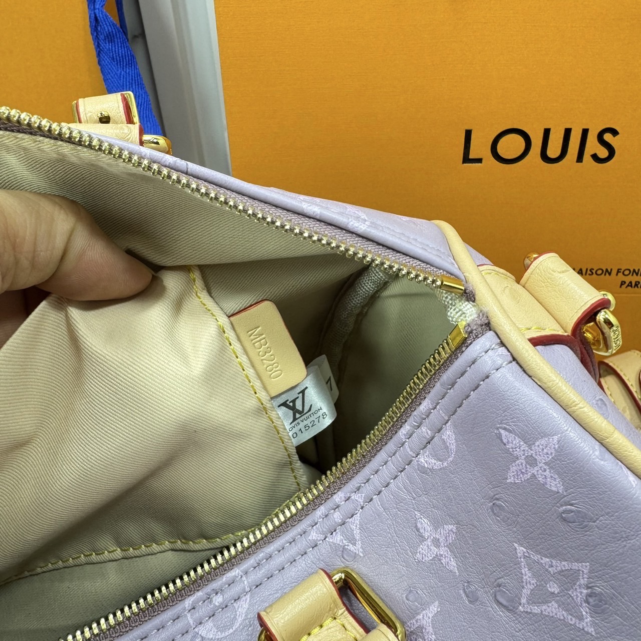 ORI หนังแท้ | LV Speedy P9 Bandoulière 30 Bag กระเป๋าสะพายทรงหมอนสปีดี้ใบใหญ่ คอลใหม่ล่าสุดหรูหราโดดเด่น แต่งลายนูนเพิ่มเท็กเจอร์เต็มใบ รูปทรงใช้งานง่ายสวยตลอดกาล