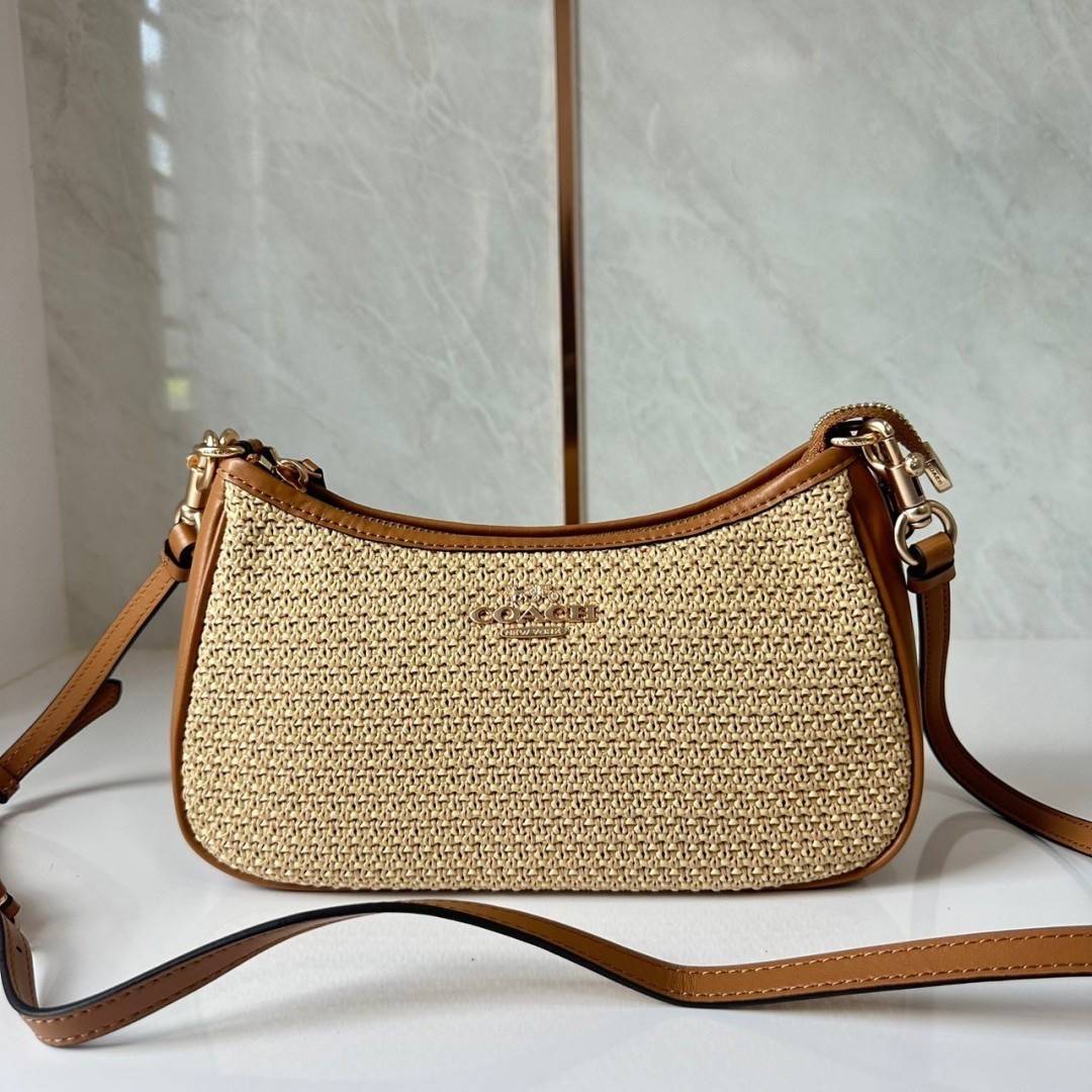 COACH TERI SHOULDER BAG (CR350) กระเป๋าทรงโฮโบ ทรงพอชดีไซน์ใหม่ เกรดท็อปออริ 1:1 สลับแท้ ใช้งานต่างประเทศได้