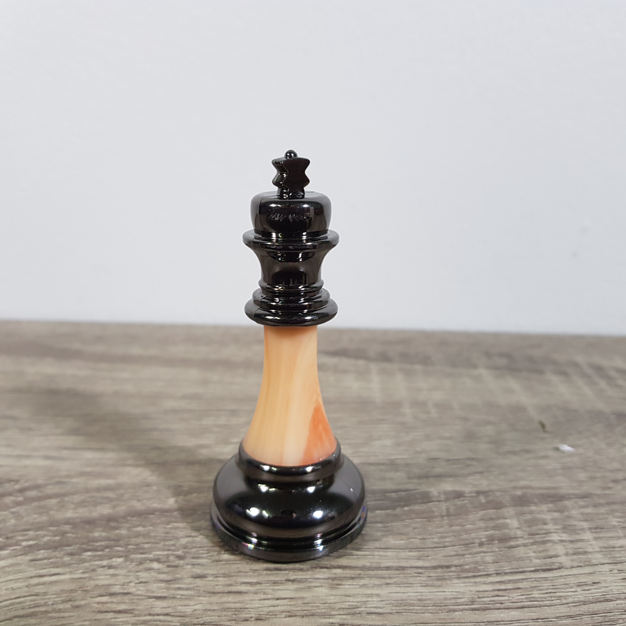 ชุดหมากรุกสากลไฮเอน(High End)ตัวอะคริลิคช่องขนาด 5x5 cm. ขนาดกระดาน45x45 cm.