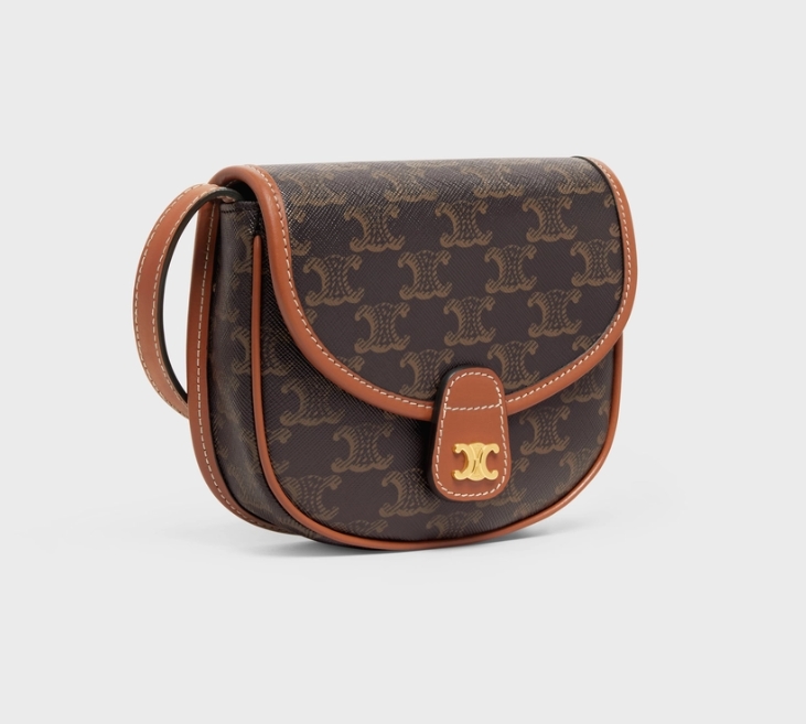 CELINE MINI BESACE IN TRIOMPHE CANVAS AND CALFSKIN WHITE CELINE CROSSBODY BAG VIP GIFT WITH PURCHASE (GWP) พรีเมี่ยมกิ๊ฟ Limited Edition จาก PERFUME DUTYFREE COUNTER กระเป๋าทรงครอสบอดี้ ลายโมโนแกรมวินเทจ รุ่นที่ดาราเกาหลีใช้กันเยอะมาก และเป็นอีกหนึ่งใบที่