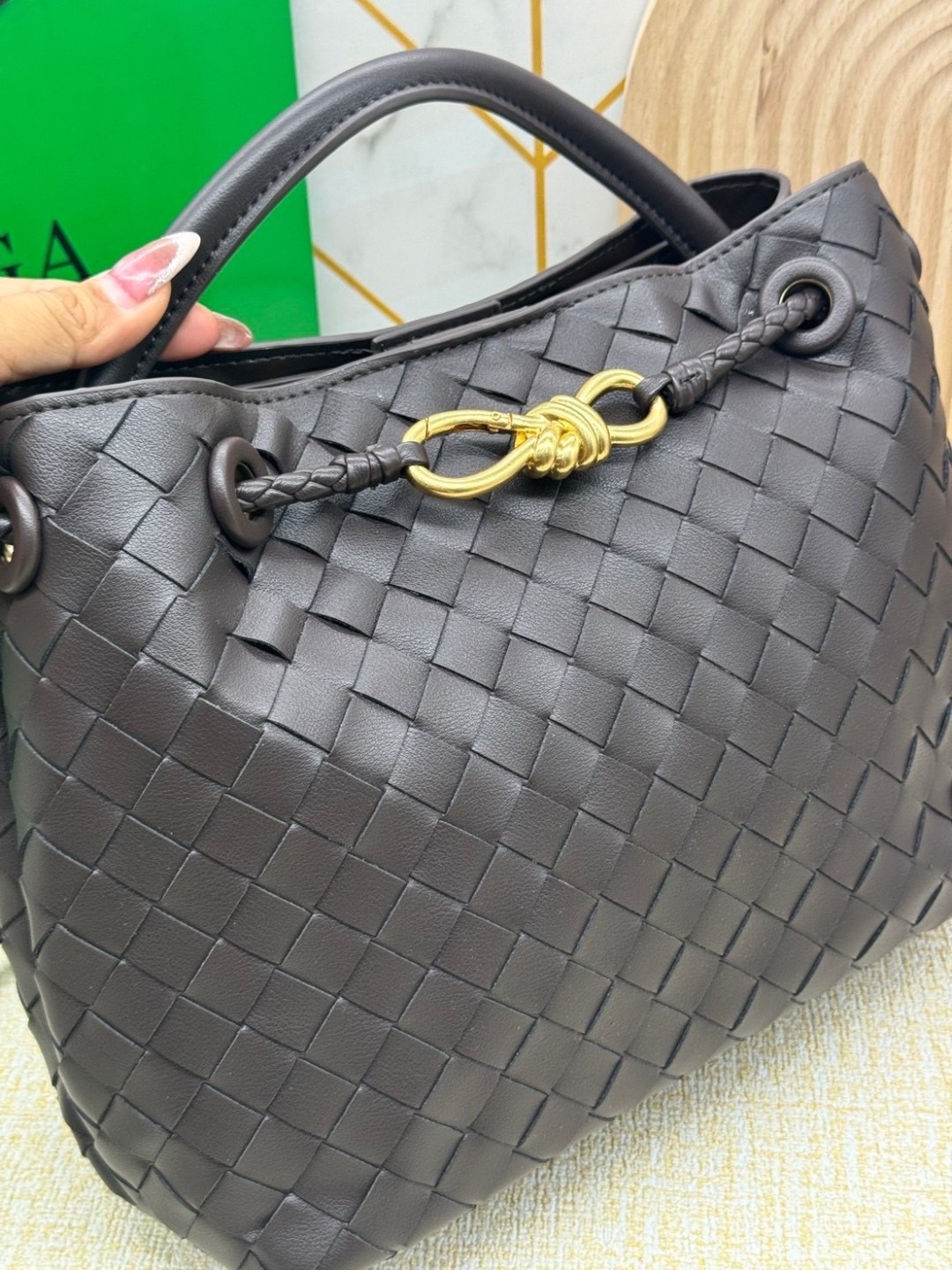 BOTTEGA Small Andiamo Top handle bag 28cm / BOTTEGA Tote Bag กระเป๋าสะพายดีไซส์สาน วัสดุเดนิมคอตตอนรุ่นใหม่ สวยงามเป็นเอกลักษณ์ เกรดออริ 1:1 ใช้งานต่างประเทศได้