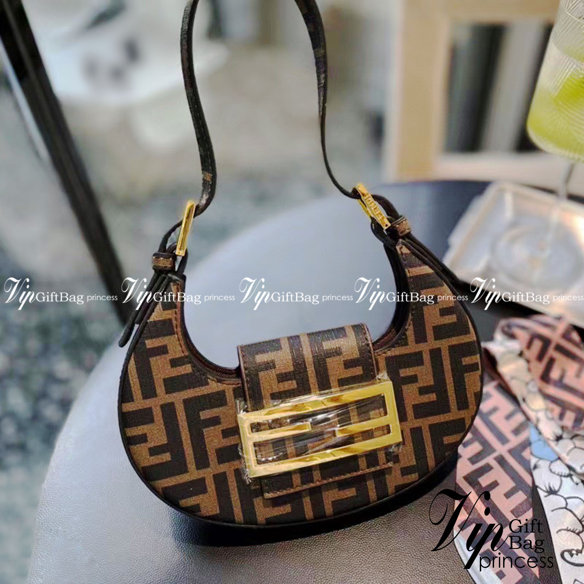 Fendi Cookie mini hobo bag / Fendi Mini Cookie FF fabric mini bag คอลใหม่ล่าสุด น้องเล็กกะทัดรัด อะไหล่ทองสวยหรูไฮโซ งานคุณภาพเน้นๆ งานเป๊ะปังมากปั้มทุกจุด กระเป๋าสะพายไหล่แบรนด์หรู น่ารักมากค่ะ