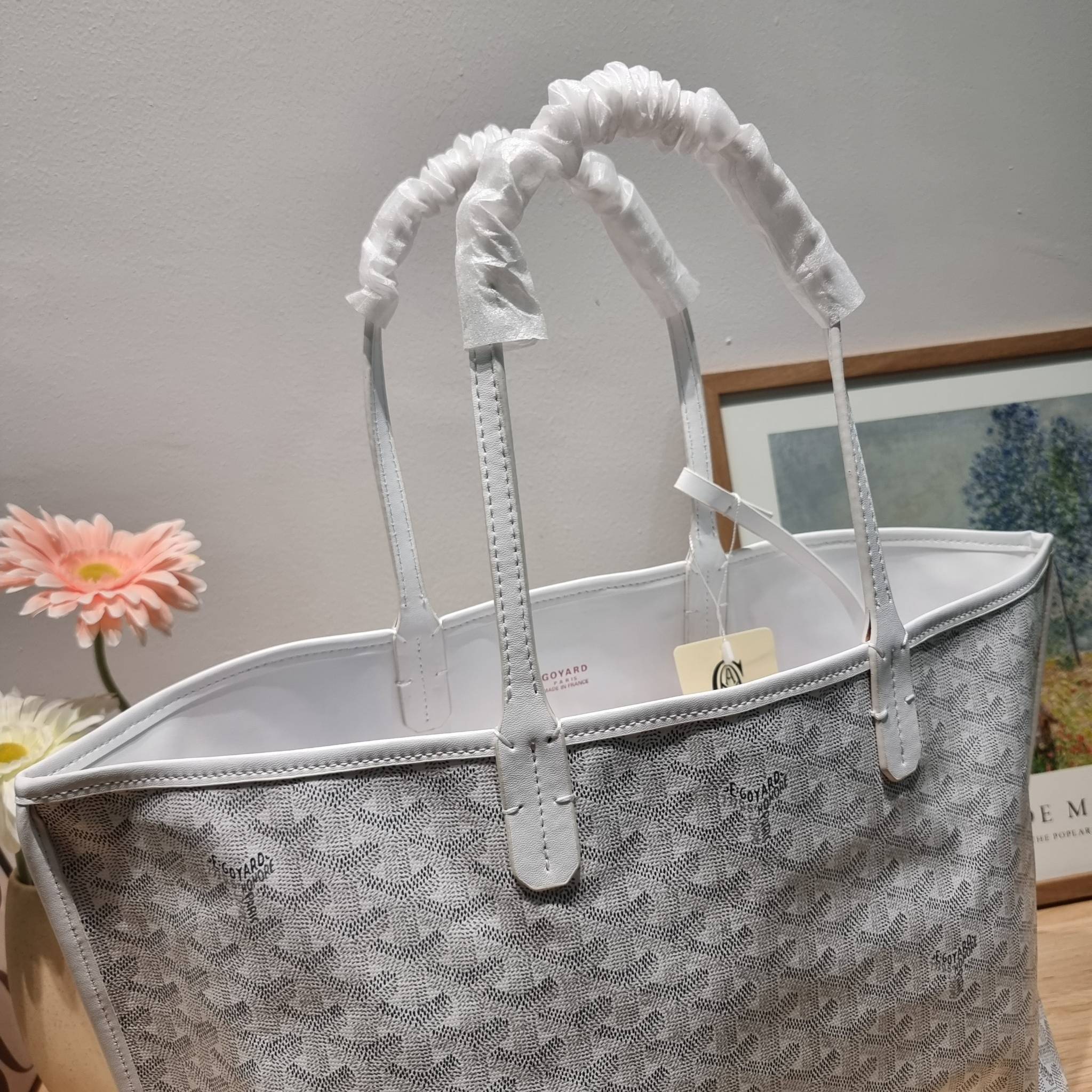 GOYARD ANJOU REVERSIBLE TOTE กระเป๋าสะพายทรงโท้ท ใบใหญ่จุใจ!! กลับด้านใช้ได้ทั้ง 2 ด้าน มาครบสีขายดี เลิศทุกสี รูปทรงคลาสสิค ดีไซน์เป็นเอกลักษณ์