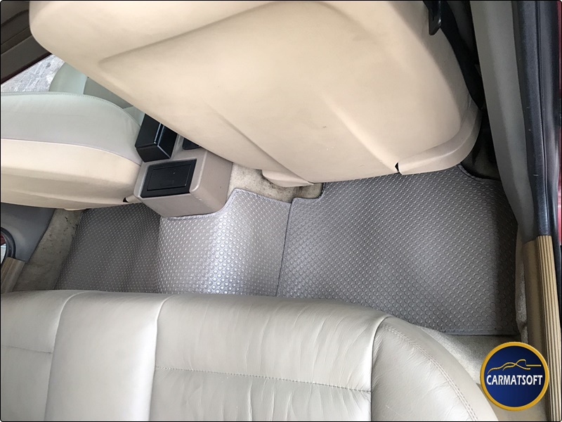 ยางปูพื้นรถยนต์ BMW Series 3 E36 (นกแก้ว) ลายกระดุมเม็ดเล็กpvc สีน้ำตาล