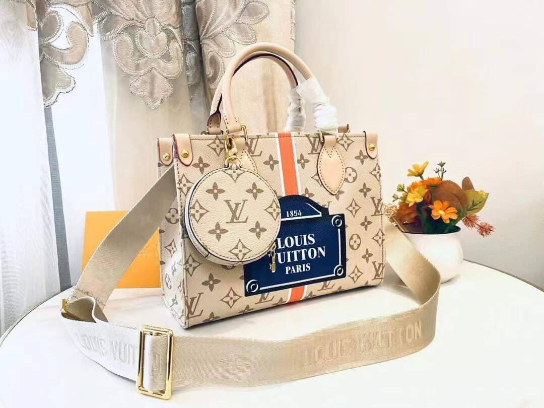 LV OnTheGo PM Monogram Canvas / LV crossbody tote bag ดีไซน์ใหม่ 2023 พร้อมใบเล็ก กระเป๋าทรงโท้ทที่ใครเห็นต้องเป็นคลั่งรัก คลาสสิค ผู้ดี หรูหราได้ทุกลุค ทุกสไตล์