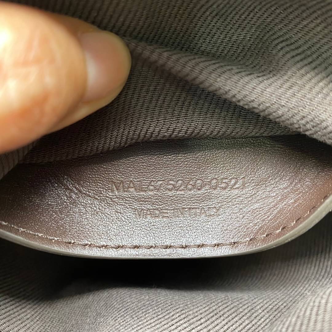 ORI SAINT LAURENT Leather-Trimmed Monogrammed Coated-Canvas Messenger Bag / YSL Messenger Bag เกรดออริจินอล หนังแท้ ใช้งานต่างประเทศได้ ภาพถ่ายจากงานขายจริง กระเป๋าสะพายสไตล์วินเทจ งานหนังแท้สวย โทนสีผู้ดีมากค่ะ ภายในโล่งจะสะพายไหล่ CROSSBODY ก็ดูดี สินค้