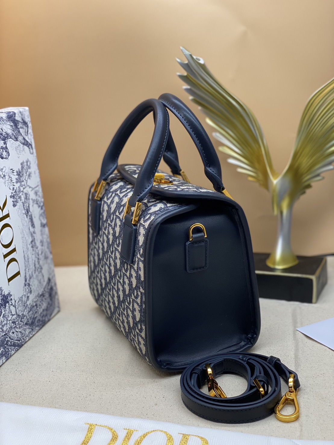 DIOR SMALL BOSTON BAG Blue Oblique Embroidery and Smooth Calfskin / DIOR Box Bag พร้อมส่ง กระเป๋าสะพายทรงกล่อง New for Winter 2023 คอลผู้ดี สวยหรู ตอบโจทย์และแมทช์ได้กับทุกลุคทุกสไตล์