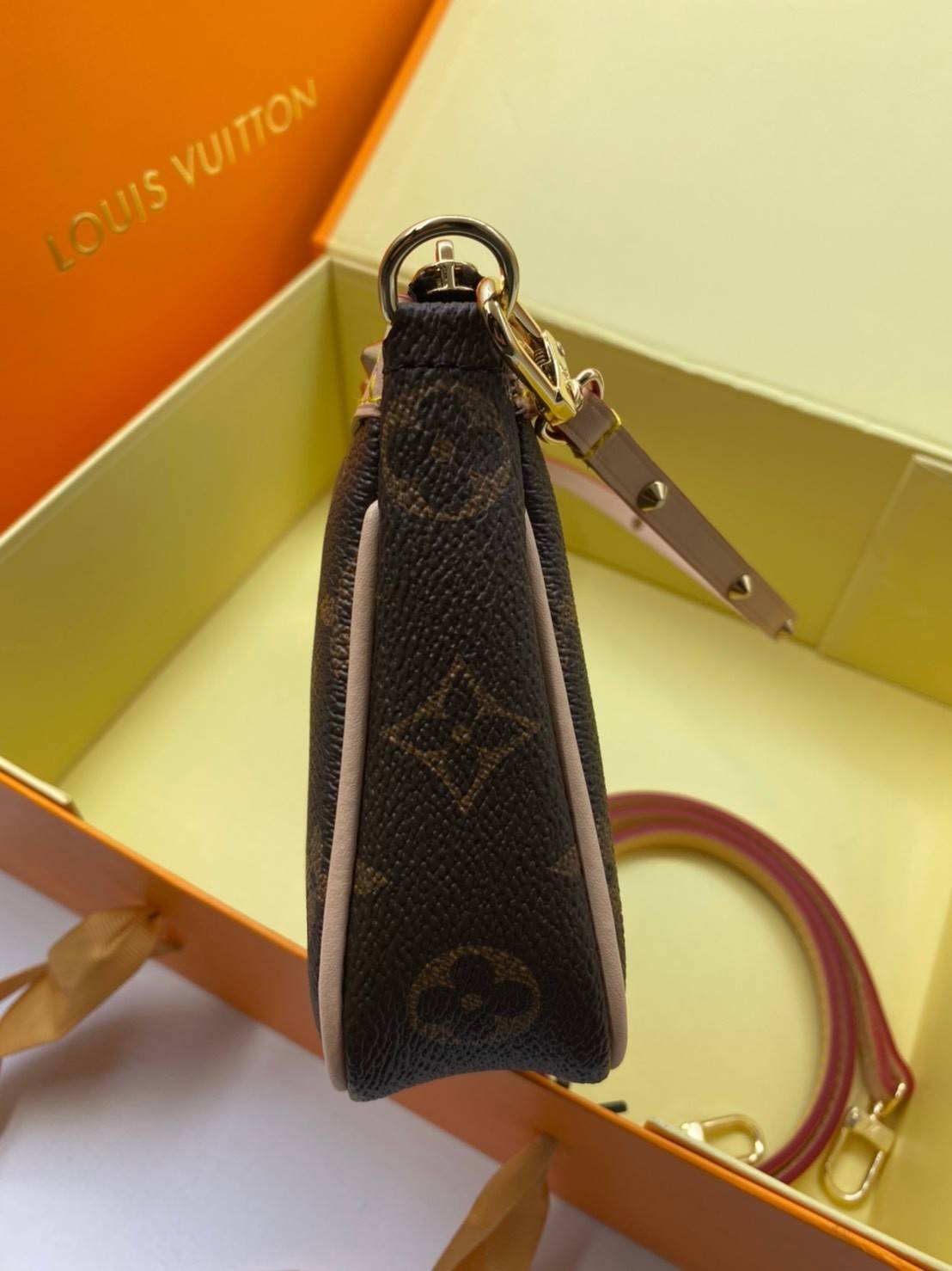 พรีเมี่ยมกิ๊ฟแท้ 100% 】VIP gift LOUIS VUITTON TAKASHI MURAKAMI X LOUIS VUITTON WHITE MONOGRAM MULTICOLORE POCHETTE ACCESSOIRES