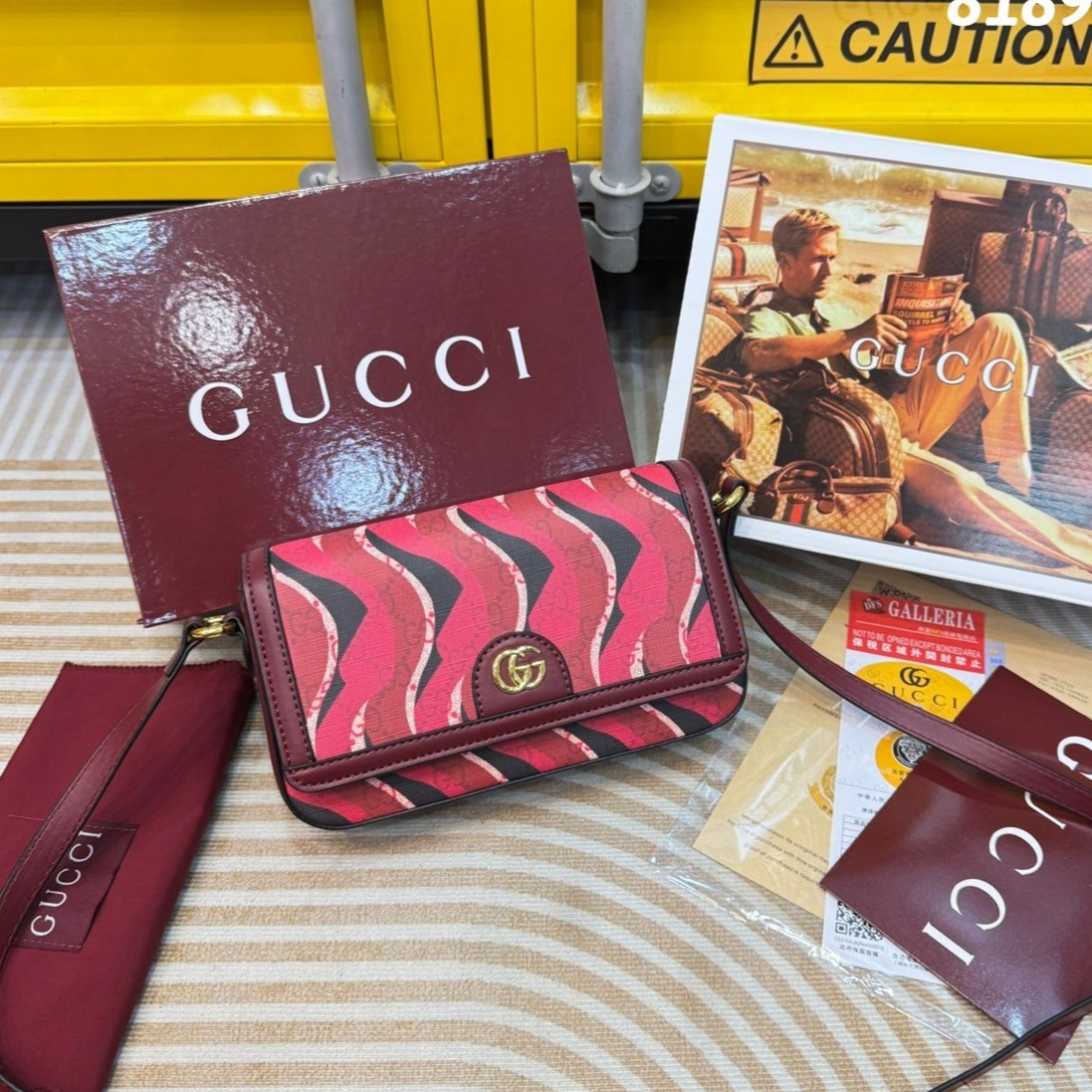 GUCCI Lunar New Year Printed super mini bag / GG Crossbody Bag กระเป๋าสะพายคอลใหม่ทรงสวยผู้ดี สีแดงขับผิวรับทรัพย์ ลวดลายรูปงูในตำนานเสริมความงดงามสวยหรูโดดเด่นอย่างลงตัว