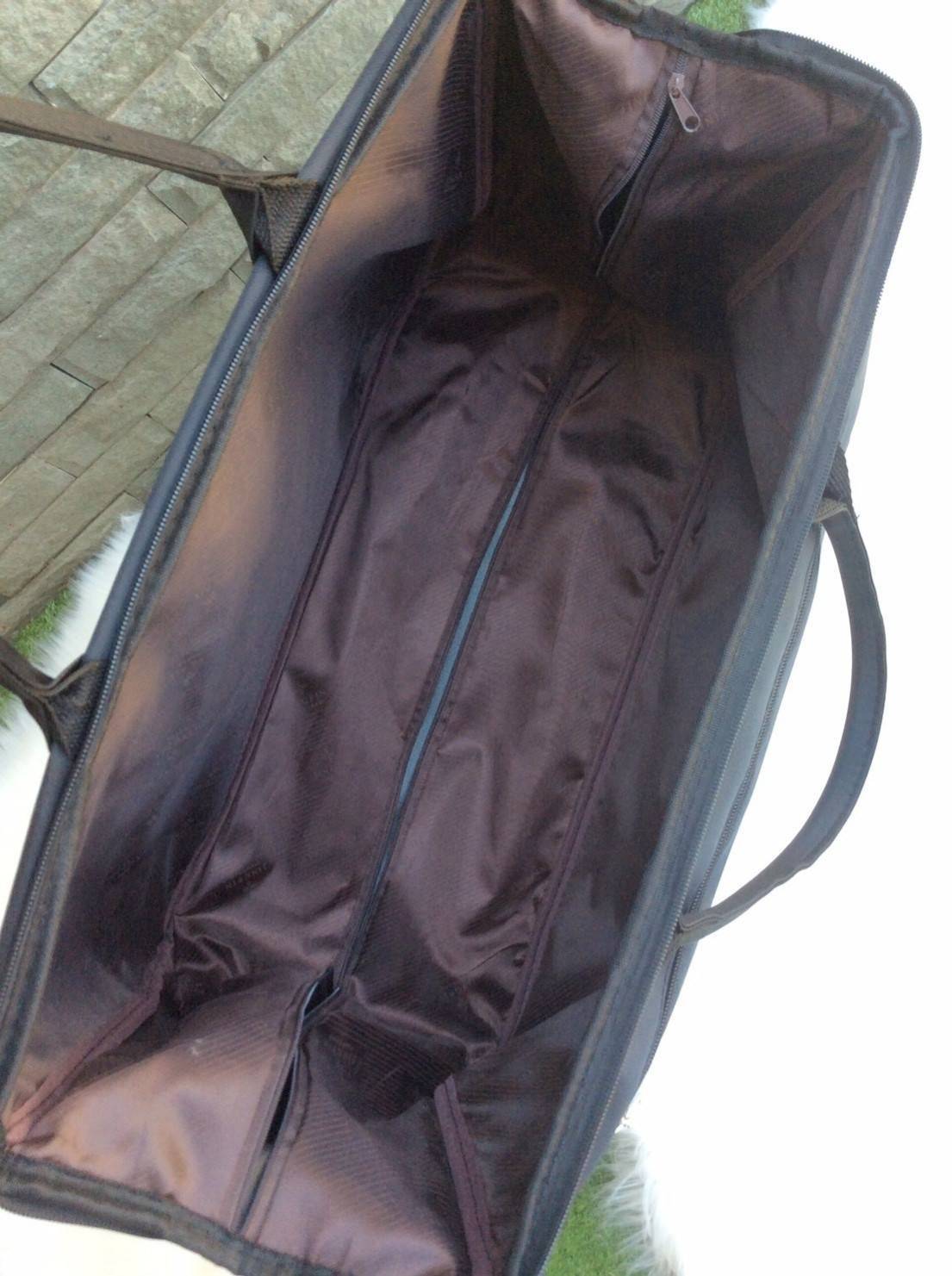 กระเป๋าเดินทางล้อลาก **3cebag เข้าแล้วจ้ารุ่นนี้สั่งทำพิเศษ เอาใจลูกค้า ต้องไปท่องเที่ยวบ่อย คันชักสั่งตรงจาฮ่องกง งานเป๊ะ หัวซิปนำกุญแจมาล็อคได้ ตัดเย็บโดยช่างคุณภาพ ซิปรูดลื่นมากๆ น้ำหนักเบา เหมาะกับไปเที่ยวหลายๆวัน นำติดตัวขึ้นเครื่องได้ วัสดุไนลอน ผสม