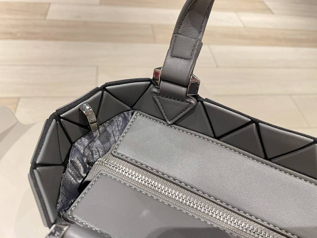 VIP GIFT 】BAOBAO Issey Miyake Crystal Matte Shoulder Bag