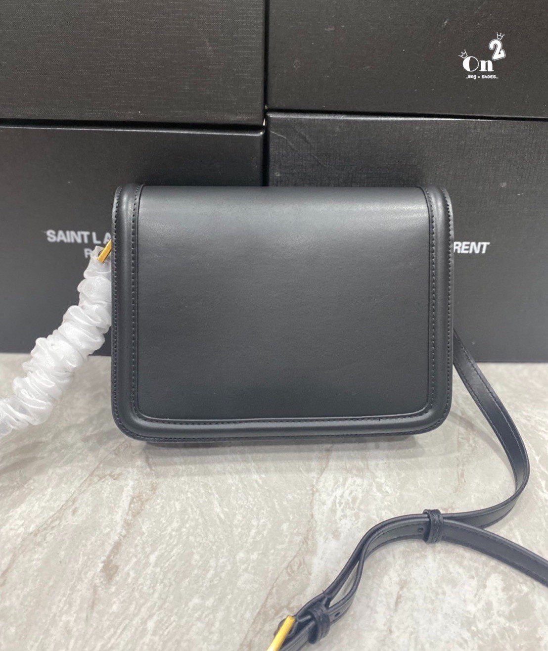 ไอเท็มขึ้นแท่น the best seller!! YSL SOLFERINO SATCHEL LEATHER / YSL crossbody bag กระเป๋าสะพายข้าง โลโก้โดดเด่น ดีเทลดูแพงด้วยตัวล็อค ใช้งานง่าย แน่นหนา งานหนังสวยเต็มใบ ภายในเป็นช่องโล่ง ใส่ของสำคัญได้เลยสบายๆ สายสะพายครอส ปรับใช้ได้ตามตัว ใบจริงสวยคม ร