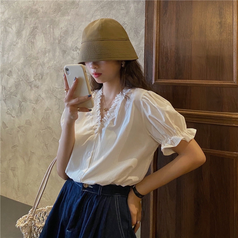 พร้อมส่ง 📝🎅🏻 Jasmine blouse เสื้อวินเทจสีขาวแต่งแขนตุ๊กตา (IN37250)