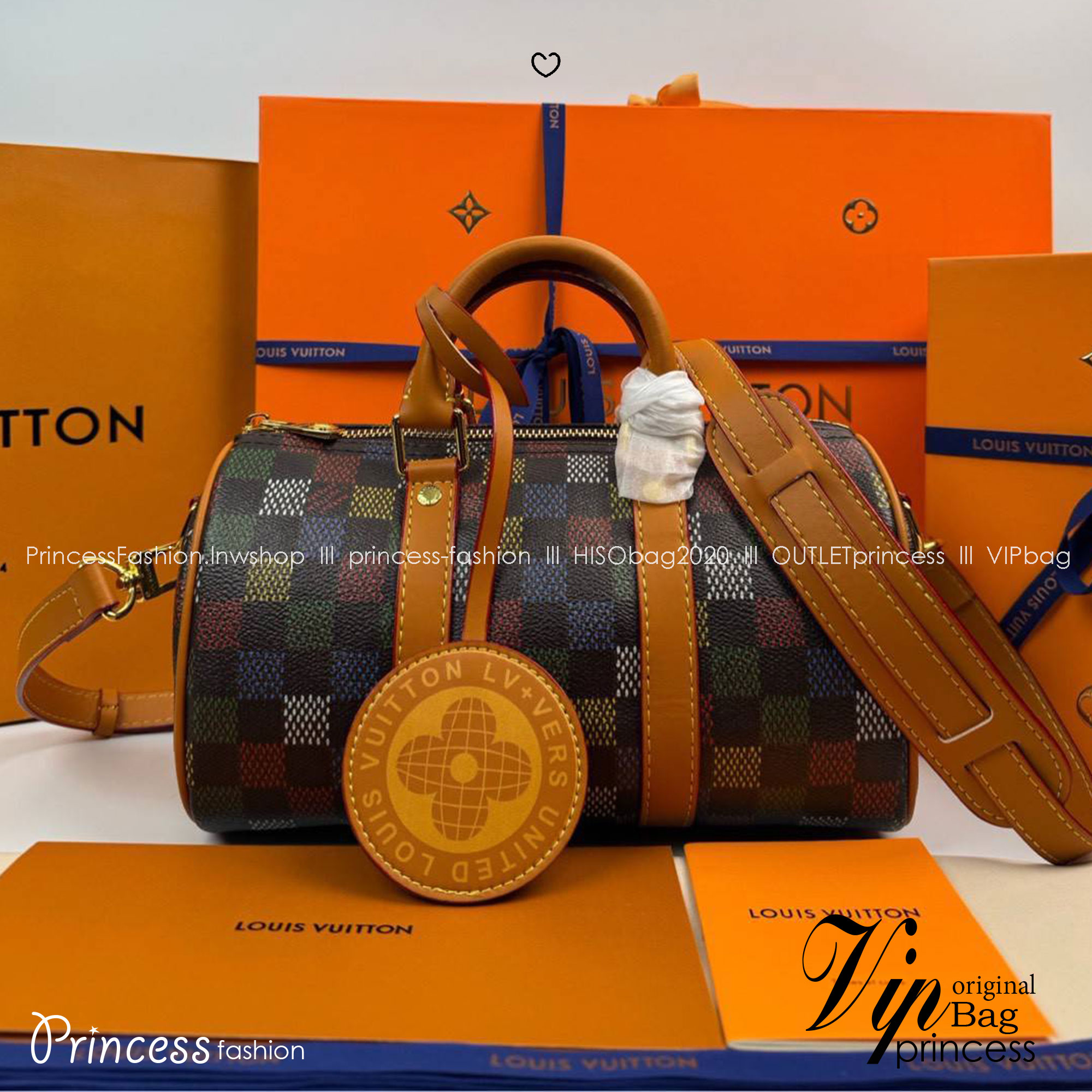 ORI หนังแท้ | LV Keepall Bandoulière 25 Bag กระเป๋าทรงหมอนซิตี้ ดีไซน์ใหม่จาก LV Vers Damier Ebene โดดเด่นที่ลายช่องสี่เหลี่ยมดุจระบายสีด้วยมือพิมพ์ลงบนลายตารางหมากรุก แต่งดีเทลหรูหราผสานอดีตเข้ากับปัจจุบันได้อย่างมีสไตล์