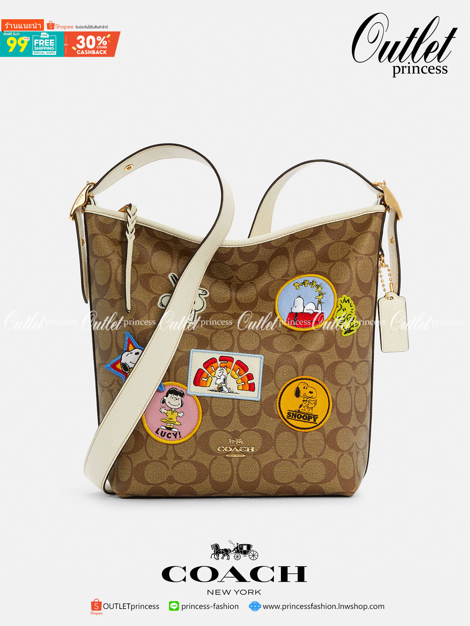 OUTLET 】COACH C4112 COACHxPEANUTS VAL DUFFLE IN SIGNATURE CANVAS WITH VARSITY PATCHES ใหม่ล่าสุด กระเป๋าทรงดัฟเฟิล ที่มาพร้อมเหล่าผองเพื่อนสนูปพี สวยมีเอกลักษณ์ ทรงกระเป๋าไม่ซ้ำใคร แถมยังใส่ของได้จุใจไปอีก วัสดุหนังแคนวาสคุณภาพดี ด้านหลังมีช่องซิป กระเป๋า