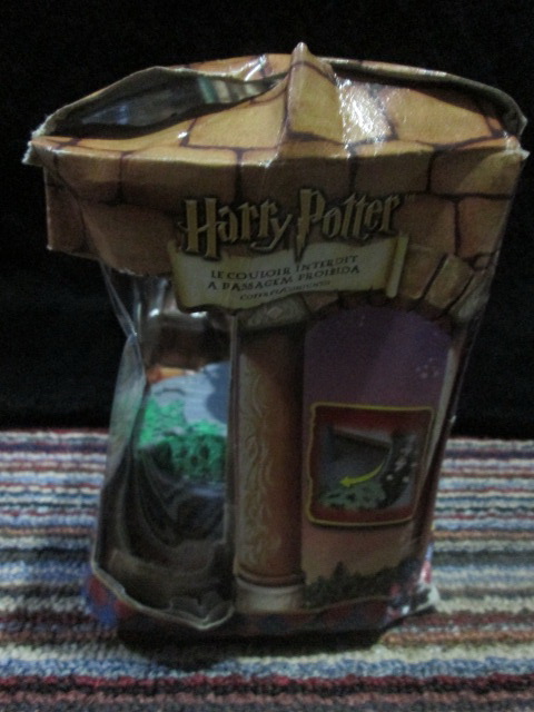 Harry Potter THE FORBIDDEN CORRIDOR World of Hogwarts' Playset by Mattel ของเล่นมือหนึ่งกล่องไม่สวยค่ะ