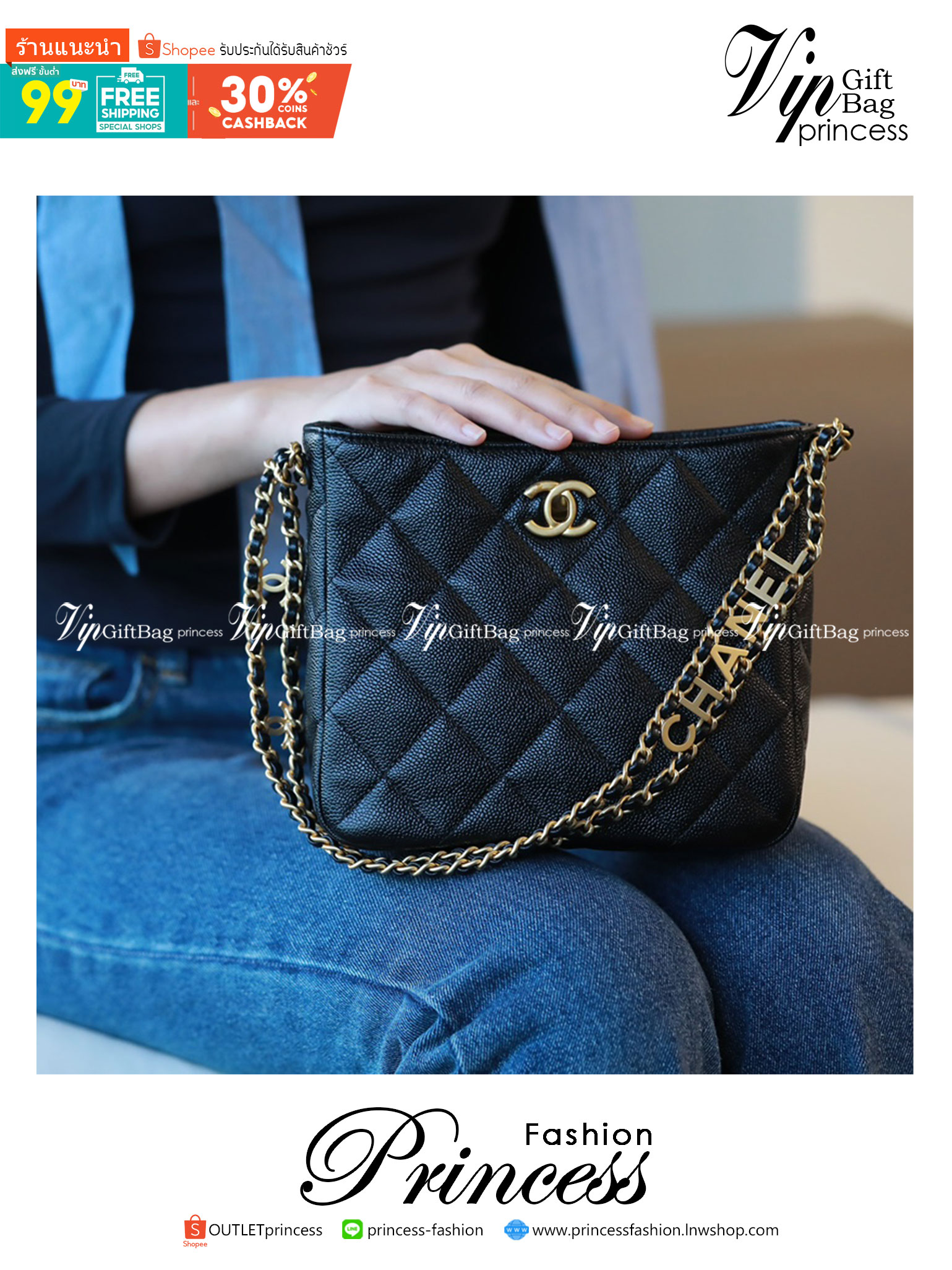 Chanel 22s small hobo bag black caviar / CHANEL VIP GIFT CAVIER BAG กระเป๋าทรงสะพายข้าง ที่กำลังมาแรงมาในตอนนี้ ตัวกระเป๋าเป็นหนังลายคาเวียร์สวยหรูมาก อะไหล่ทองวินเทจทั้งใบ ด้านหน้าประดับโลโก้แบรนด์ เปิดปิดด้วยตัวหมุนล้อค ด้านในใส่กระเป๋าสตางค์ได้ถึงใบยาว