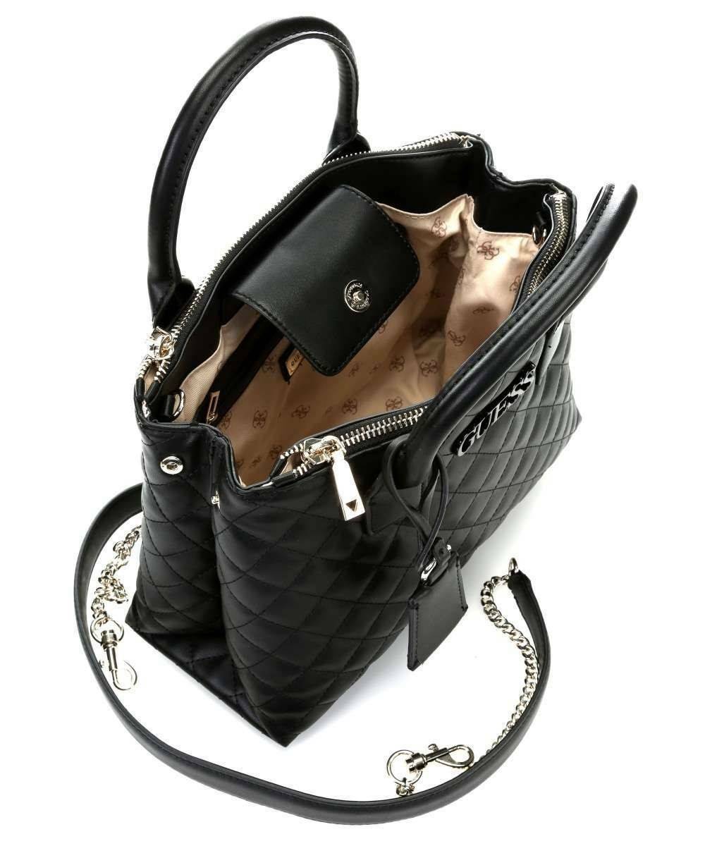 Guess Elliana Quilted-Look Handbag กระเป๋าสะพายรุ่นใหม่ล่าสุดจาก Guess factory วัสดุหนังนิ่มเรียบเดินเส้นลายตารางสวยดูดี ขนาดกำลังดี น้ำหนักเบา ด้านหน้าประดับโลโก้แบรนด์สวยโดดเด่น มีช่องใส่ของหลายช่อง เปิดปิดด้วยกระดุมแม่เหล็กและช่องซิป ภายในโล่งกว้างมีช่