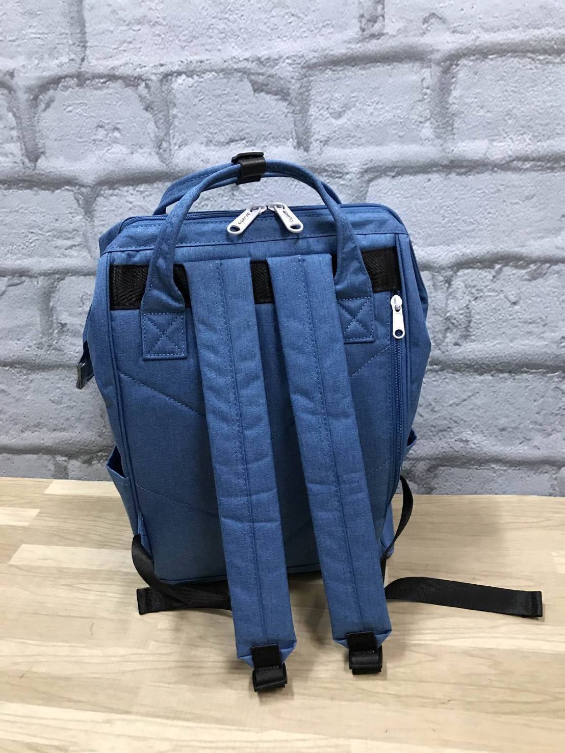 Anello Mottled Polyester Mini Backpack เป้แบรนด์ดังแห่งปี วัสดุ poleyester canvas เนื้อผ้าเรียบหรู และทันสมัย ดีเทลคล้ายรุ่น original ต่างตรงที่ด้านหน้าเป็นงานปักโลโก้สวยงาม และหัวซิป สกรีนโลโก้แบรนด์สีสันเข้ากับตัวกระเป๋า รุ่นชน shop มีหลากสีให้เลือกสรรค