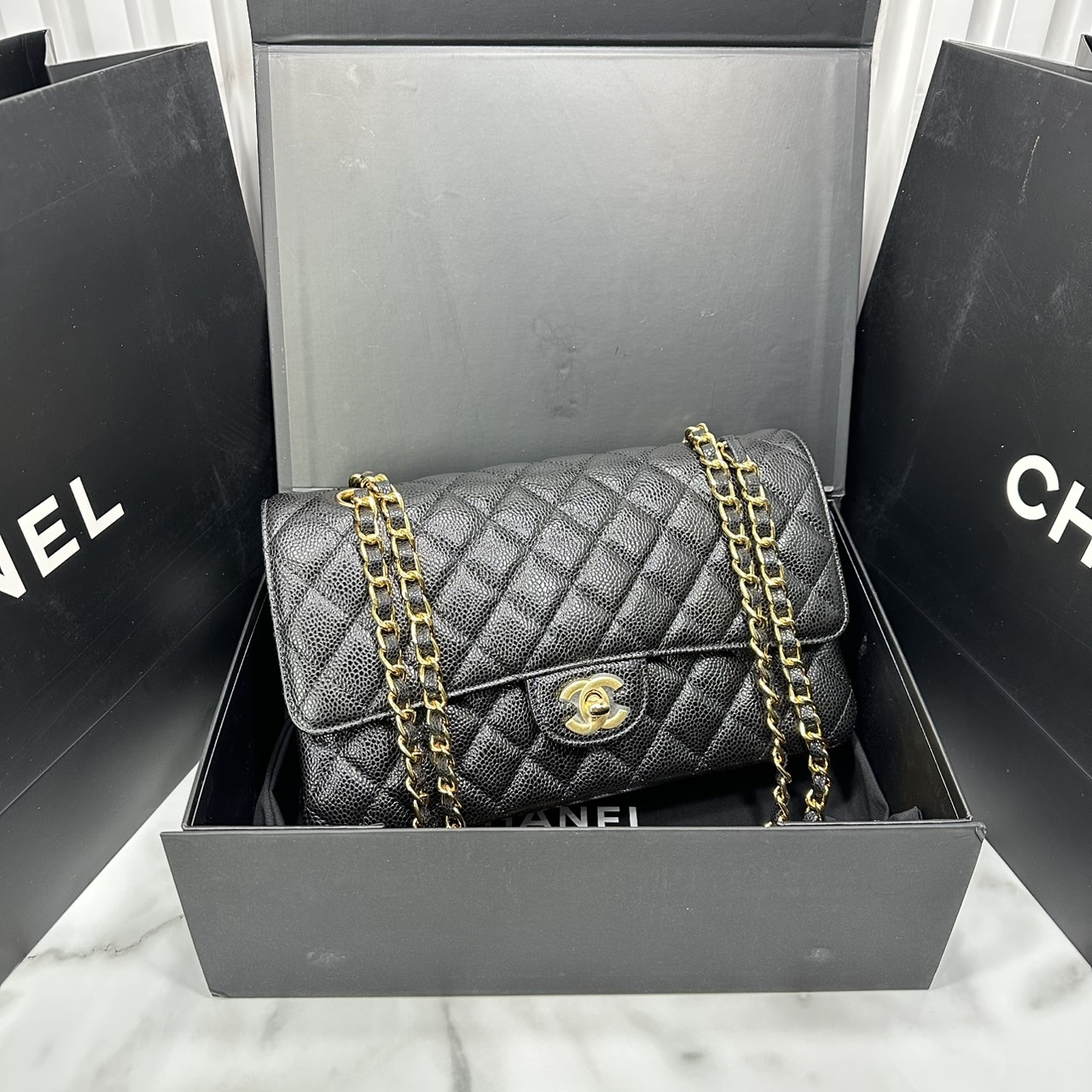 ORI หนังแท้ | ORI หนังแท้ | CHANEL Classic 25cm shoulder bag กระเป๋าสะพายรุ่นยอดนิยม หรูหราระดับตำนาน สวยงามเหนือกาลเวลา